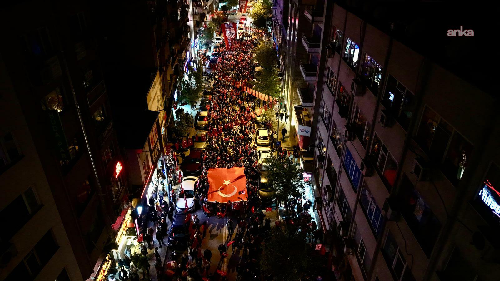 Gemlik’te Cumhuriyet coşkusu, kortej yürüyüşüyle zirveye çıktı