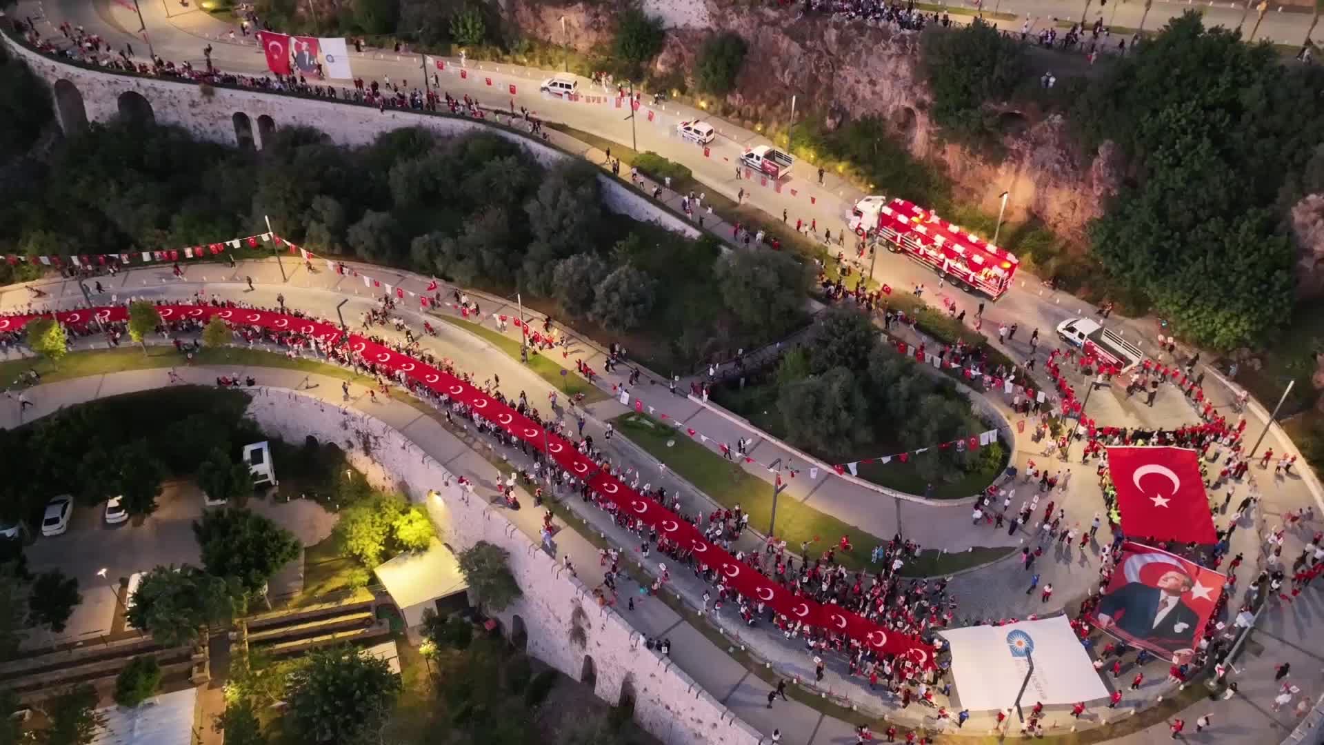 Antalya’da 29 Ekim Cumhuriyet Bayramı coşkusu, Candan Erçetin konseriyle taçlandı