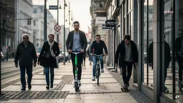 Slovakya’da kaldırımlarda saatte 6 kilometre hız sınırı getiriliyor: "Hızlı" yayalar ve e-scooter kullananlar 2026’dan itibaren ceza alacak
