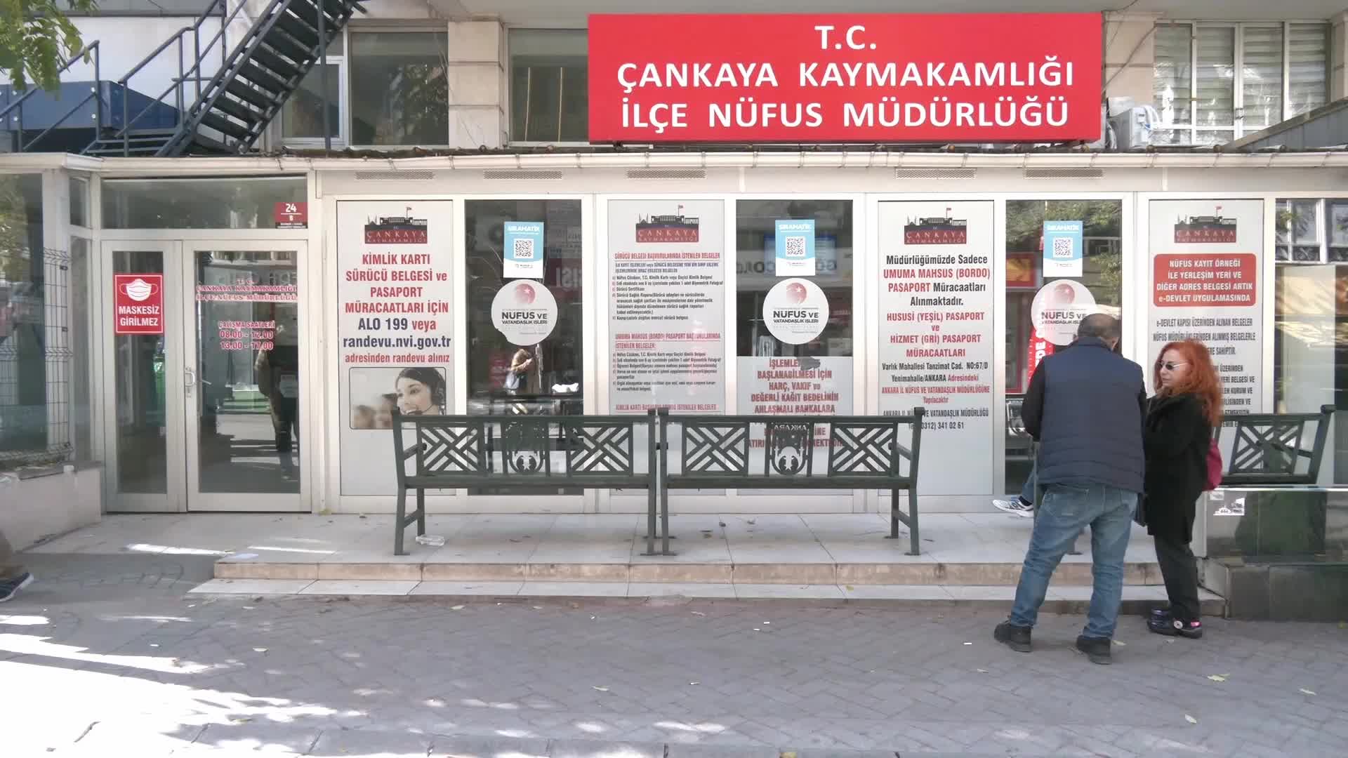 Eski tip ehliyetlerin yenilenmesi için yarın son gün: "Son güne kadar bekledim. Baktım devlet caymıyor, mecburen geldim"