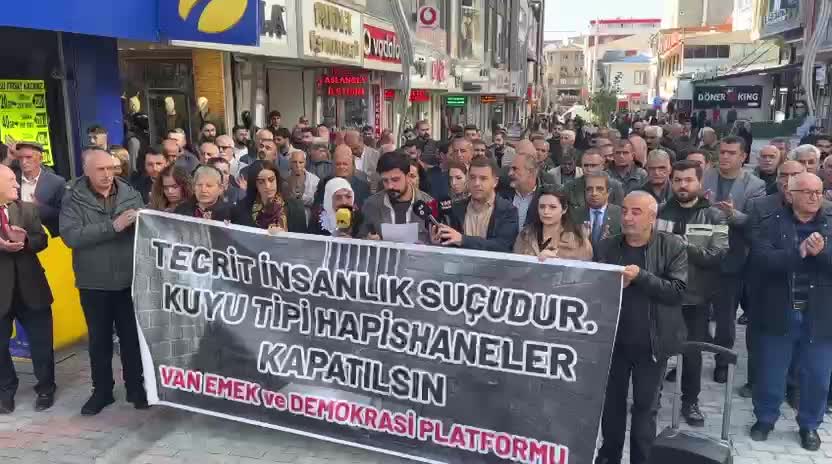Van Emek ve Demokrasi Platformu'ndan "kuyu tipi hapishanelerin kapatılması" talepli basın açıklaması
