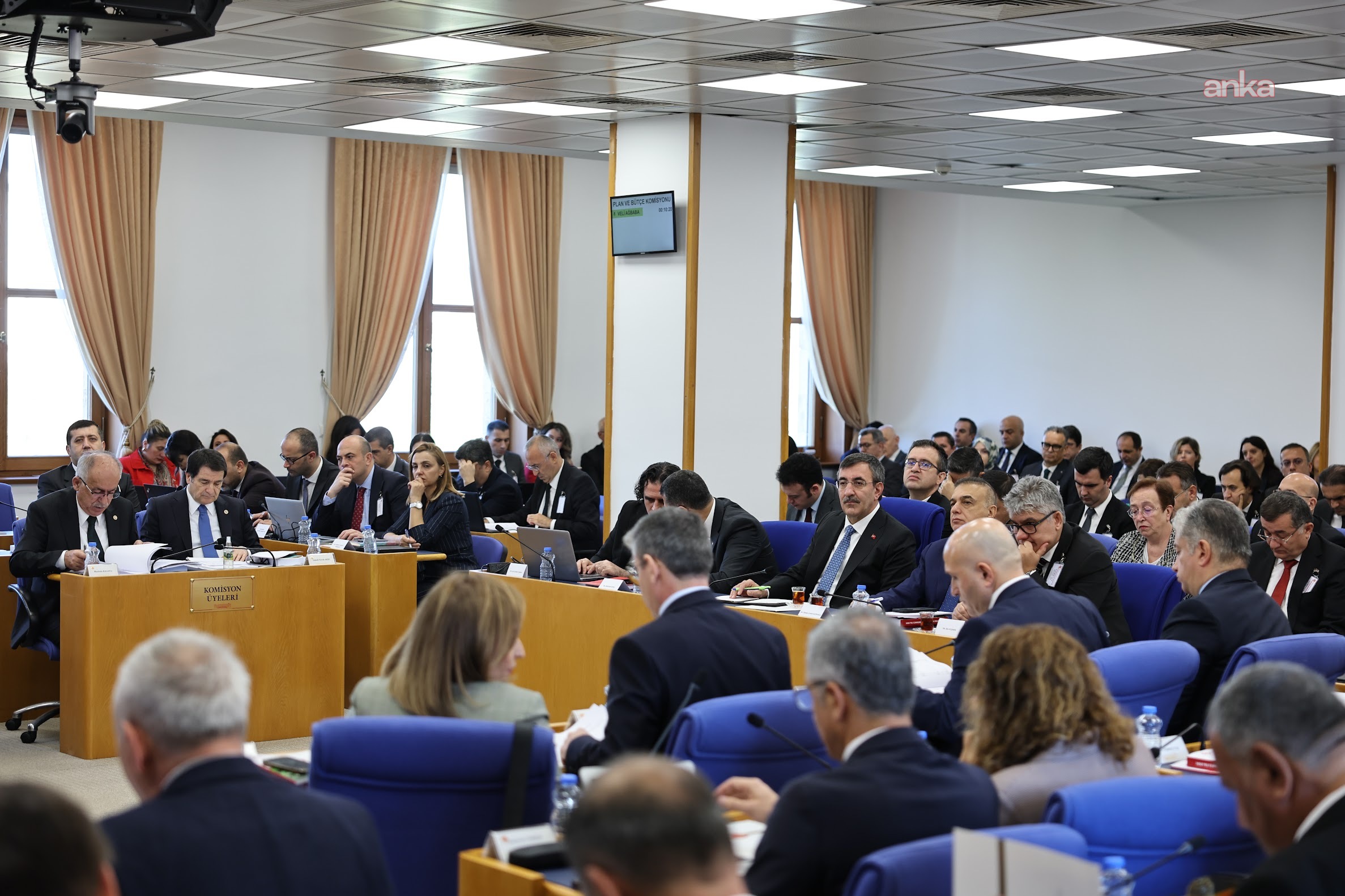 Bütçe görüşmeleri başladı...AK Partili Erdem: Bütçe, depremlerin yol açtığı hasarların giderilmesi ve afetlere dayanıklı şehirlerin inşasına kaynak ayıran bir bütçedir