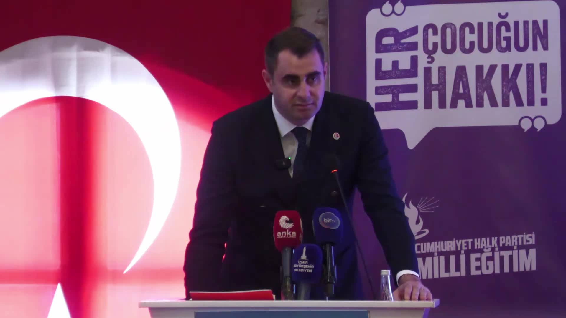 İzmir'de "Her Çocuğun Hakkı: Şiddet, İhmal ve İstismardan Korunma” paneli