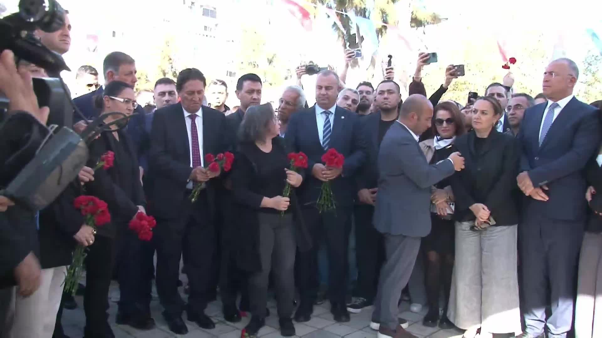 İzmir Depremi'nin 5'inci yılında hayatını kaybeden 117 kişi anıldı