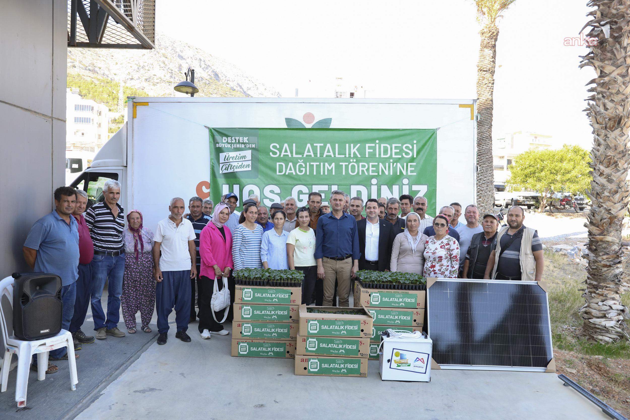 Mersin Büyükşehir Belediyesİ'nden Aydıncık’ta üreticiye fide ve güneş paneli desteği
