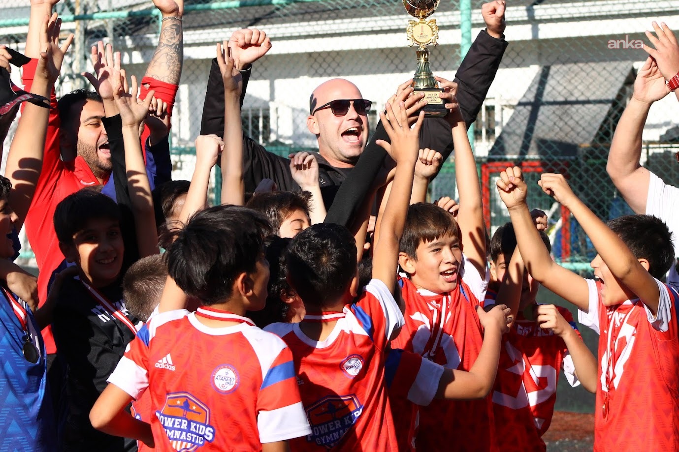 Karşıyaka Belediyesi, geleceğin futbol yıldızlarını Cumhuriyet Kupası'nda buluşturdu