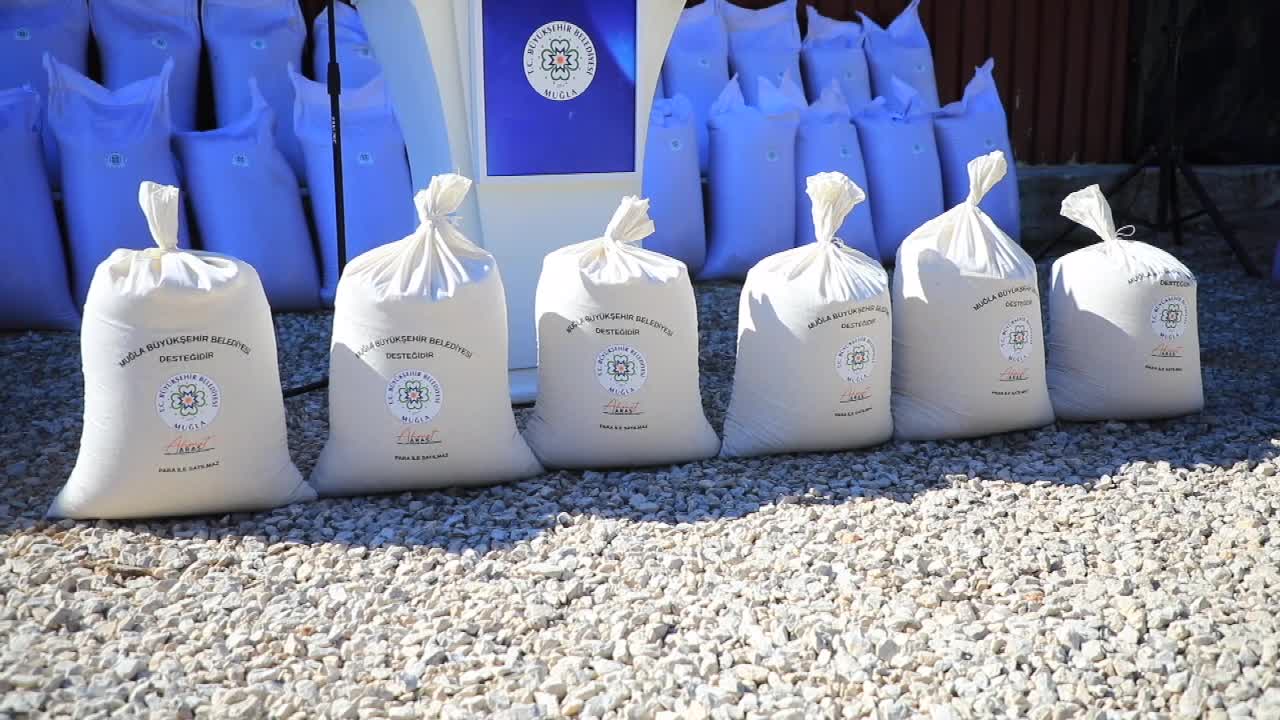 Muğla Büyükşehir Belediyesi'nden kırsal kalkınmaya 330 tonluk destek