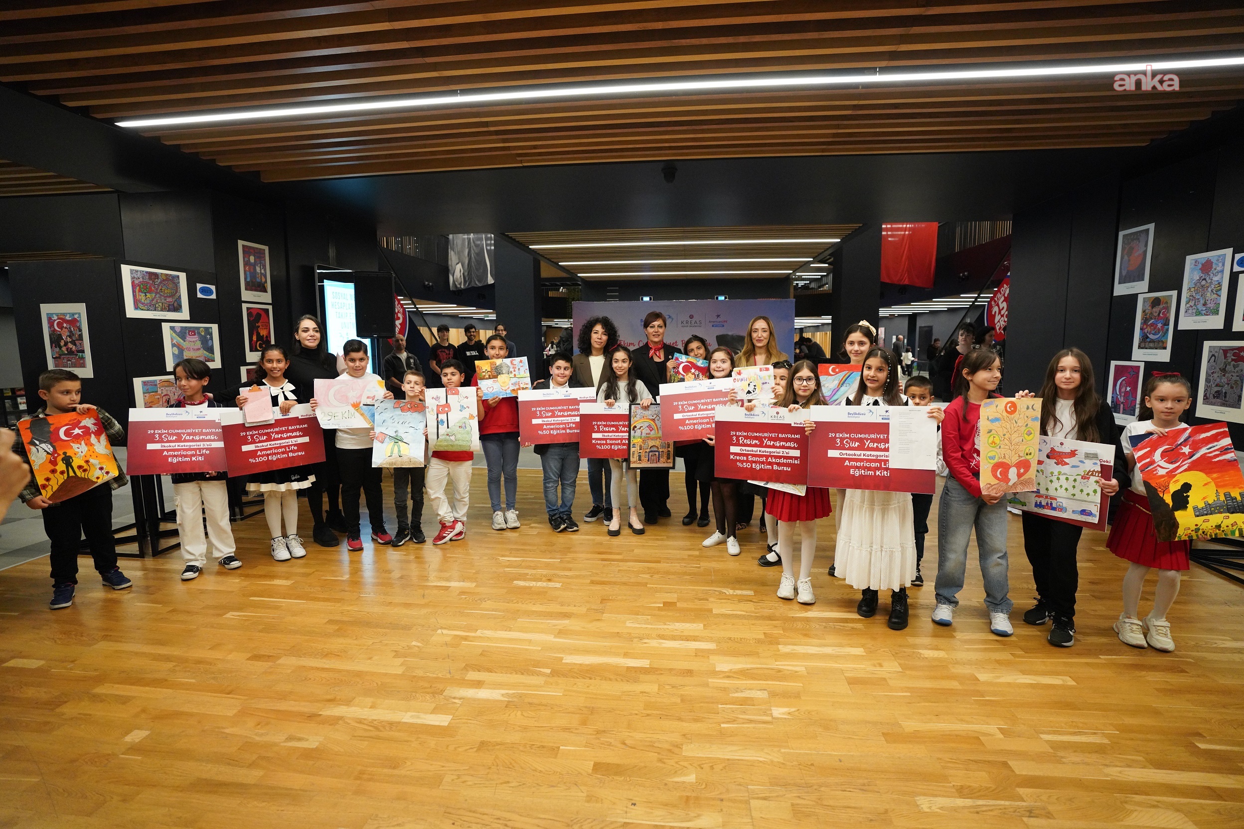 Beylikdüzü’nün minik sanatçılarından Cumhuriyet Bayramı coşkusu