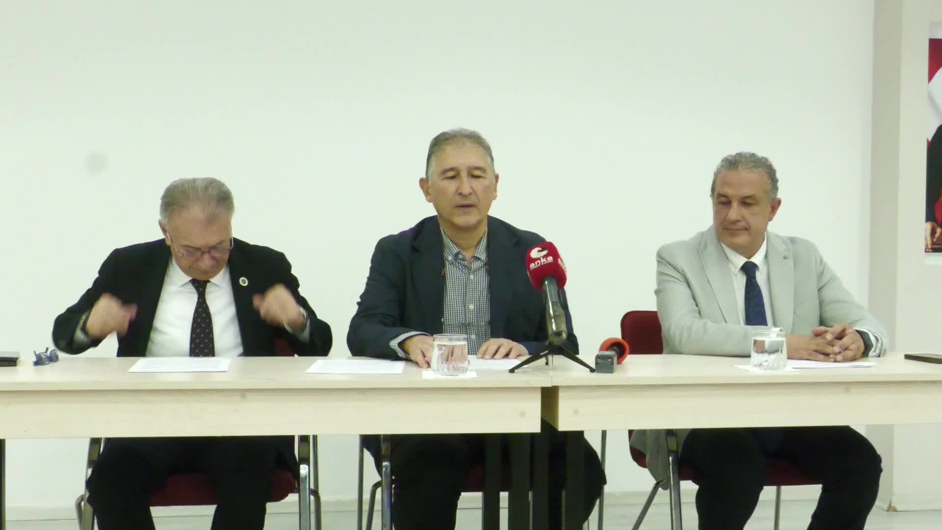 İzmir'de meslek örgütlerinden sağlık kuruluşlarına yeni harçlar öngören kanun teklifine tepki
