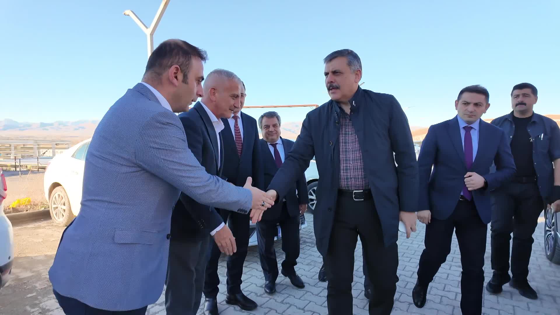 Erzurum Valisi Çiftçi, OSB'deki top mermisi imha çalışmalarını inceledi