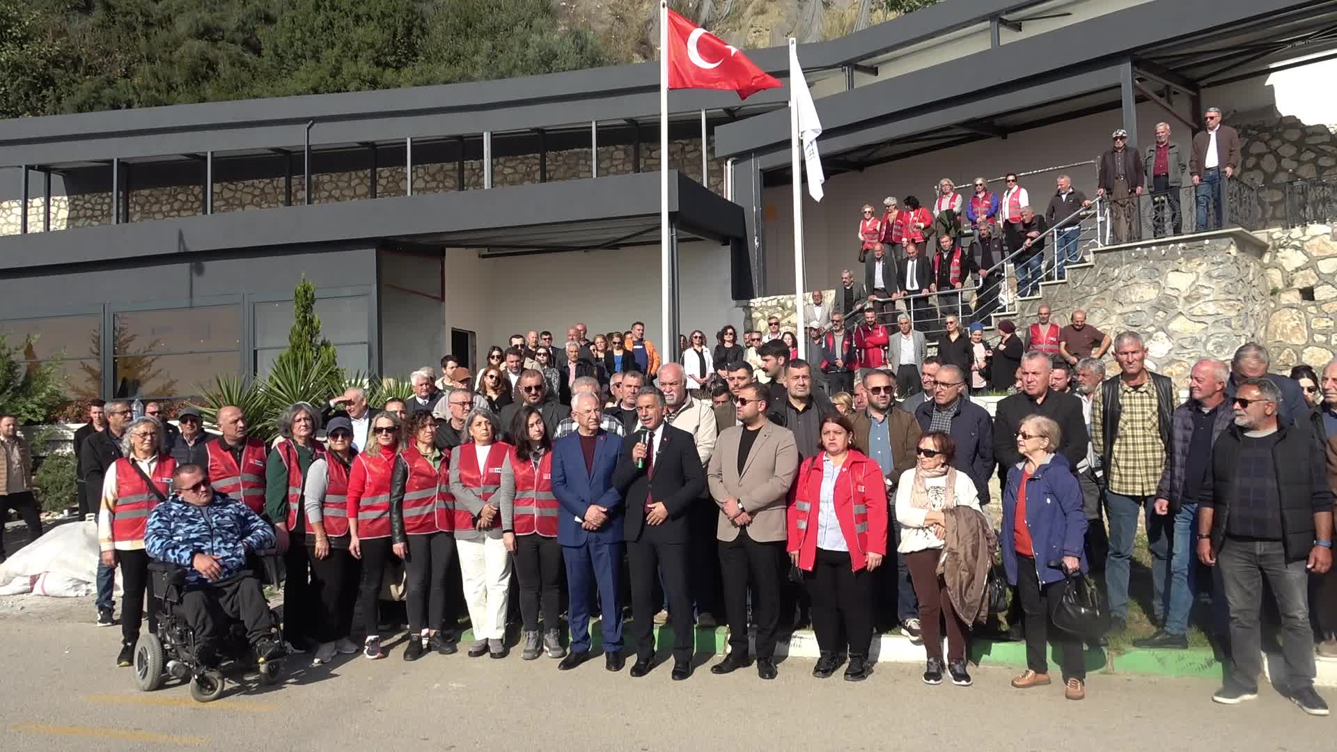 Gemlik Belediye Başkanı Şükrü Deviren'den "Gemlik Kafe" açıklaması: "Bu tesisi yıkmak değil, yaşatmak gerekir"