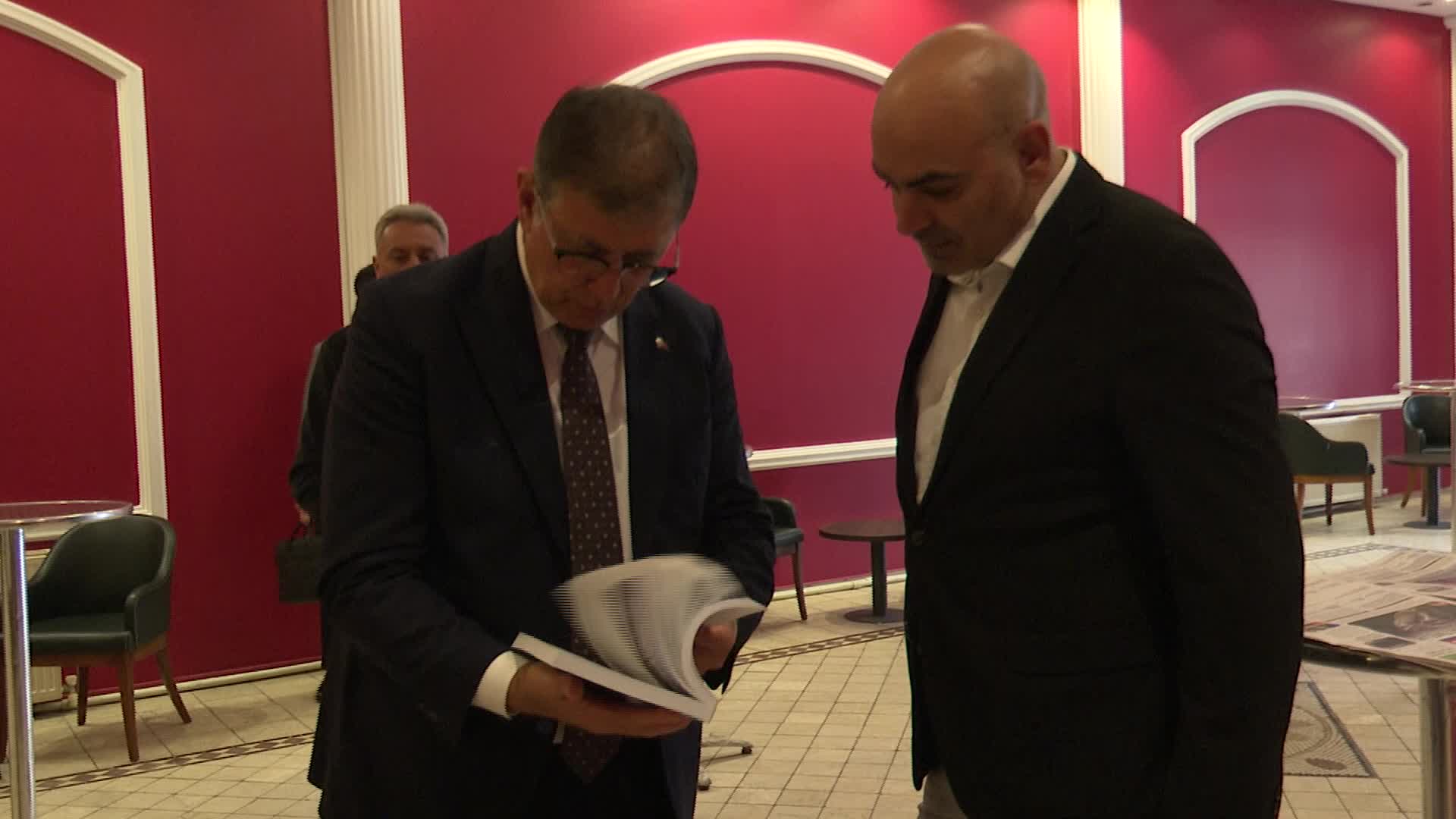 İzmir Büyükşehir Belediye Başkanı Tugay: Herkesi kapsayan, çözümler üreten siyaset yapmak zorundayız
