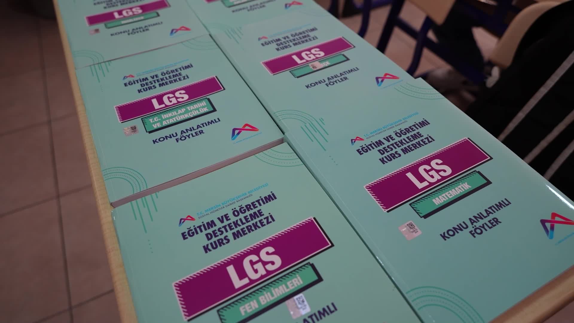 Mersin Büyükşehir Belediyesi'nden kurs merkezlerinde eğitim alan öğrencilere ücretsiz kaynak kitap