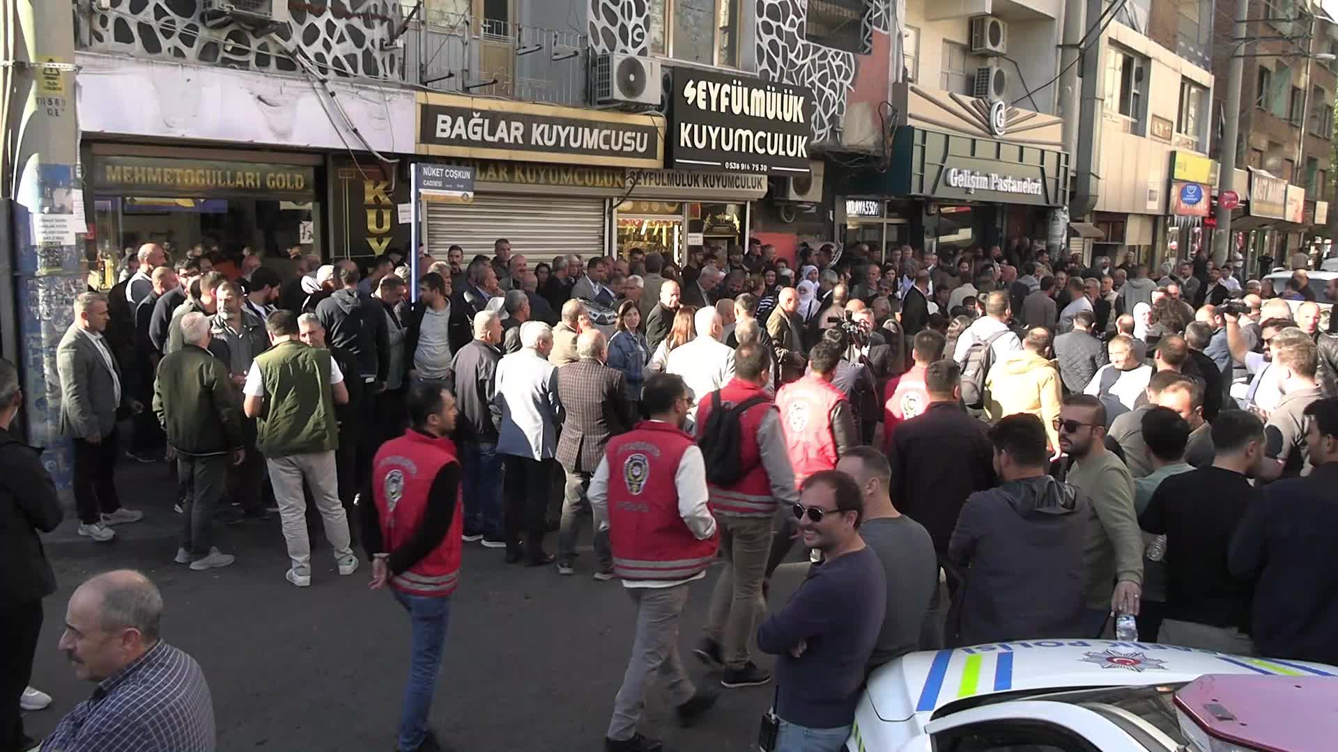 "1 Kasım Dünya Kobani Gün"... DEM Parti Diyarbakır İl Eş Başkanı Şahin: "Kobani’yi savunmak insanlığa karşı işlenen suçlara karşı durmaktır"