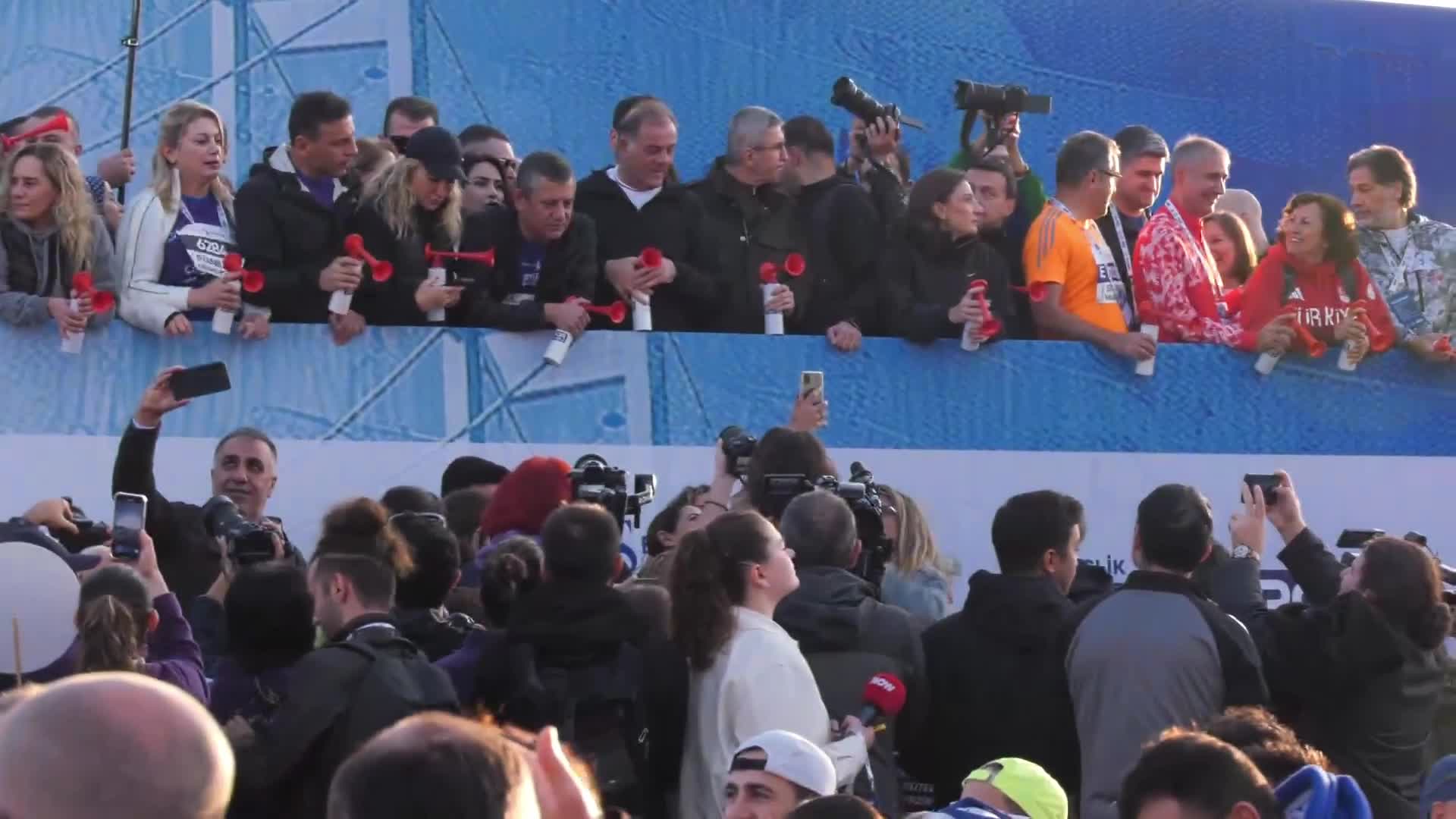 Türkiye İş Bankası 47. İstanbul Maratonu başladı... İmamoğlu: Adalet ve hürriyet için de koşmanızı dilerim