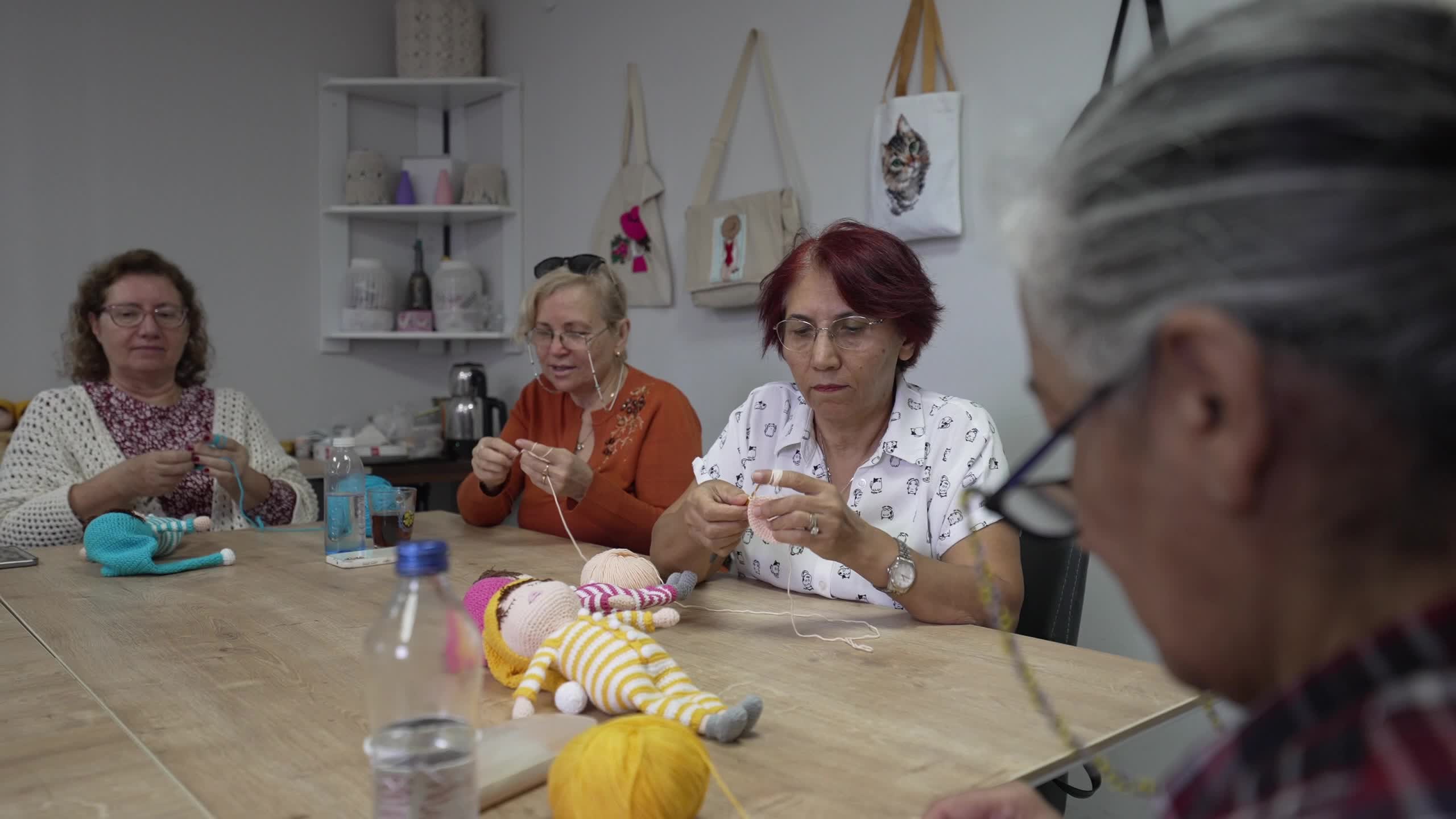 Bucalı kursiyerlerden lösemili minik savaşçılara destek