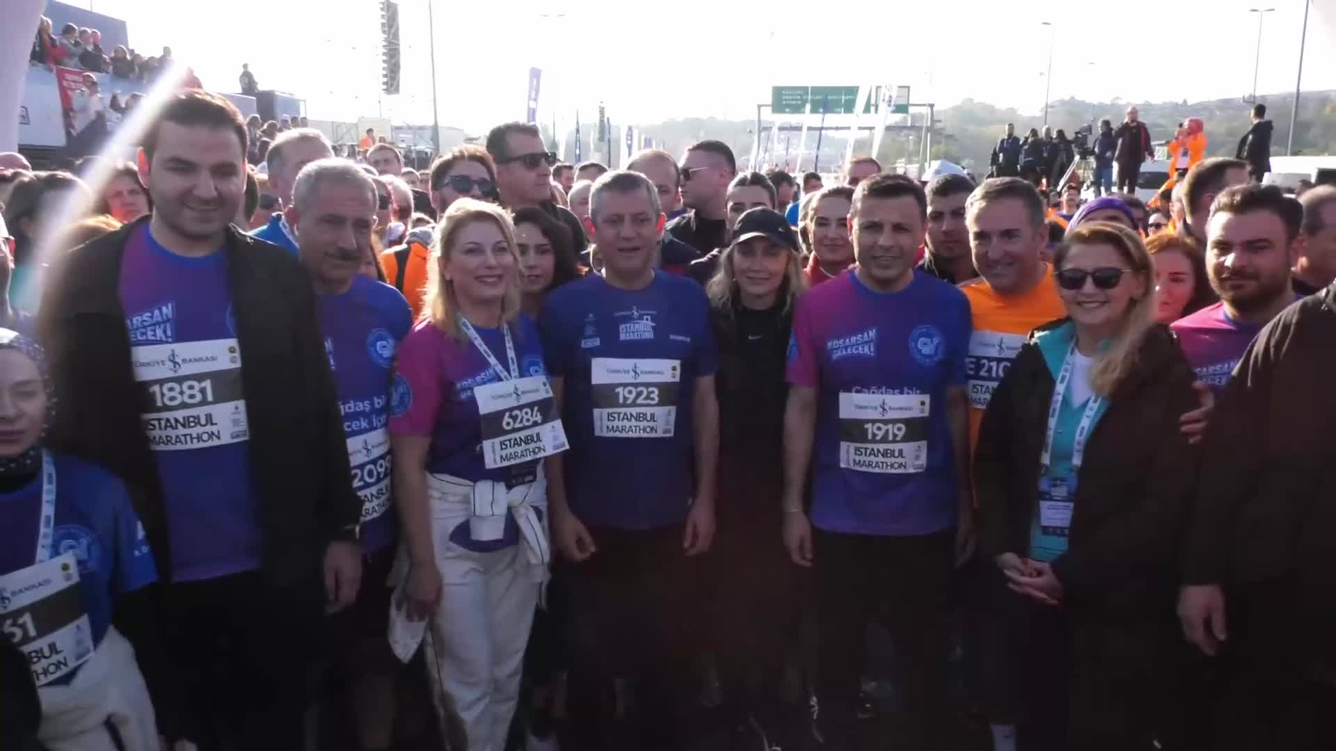 CHP Genel Başkanı Özgür Özel, Türkiye İş Bankası 47. İstanbul Maratonu’nda koşuyor