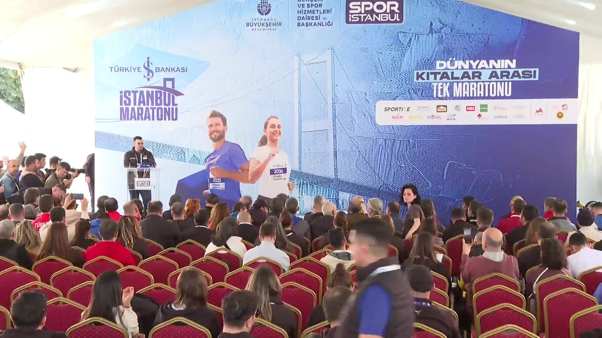 Özgür Özel, İstanbul Maratonu'nun ödül töreninde konuştu: "En kısa sürede Ekrem İmamoğlu'na İstanbul'un kavuşmasını ümit ediyorum"
