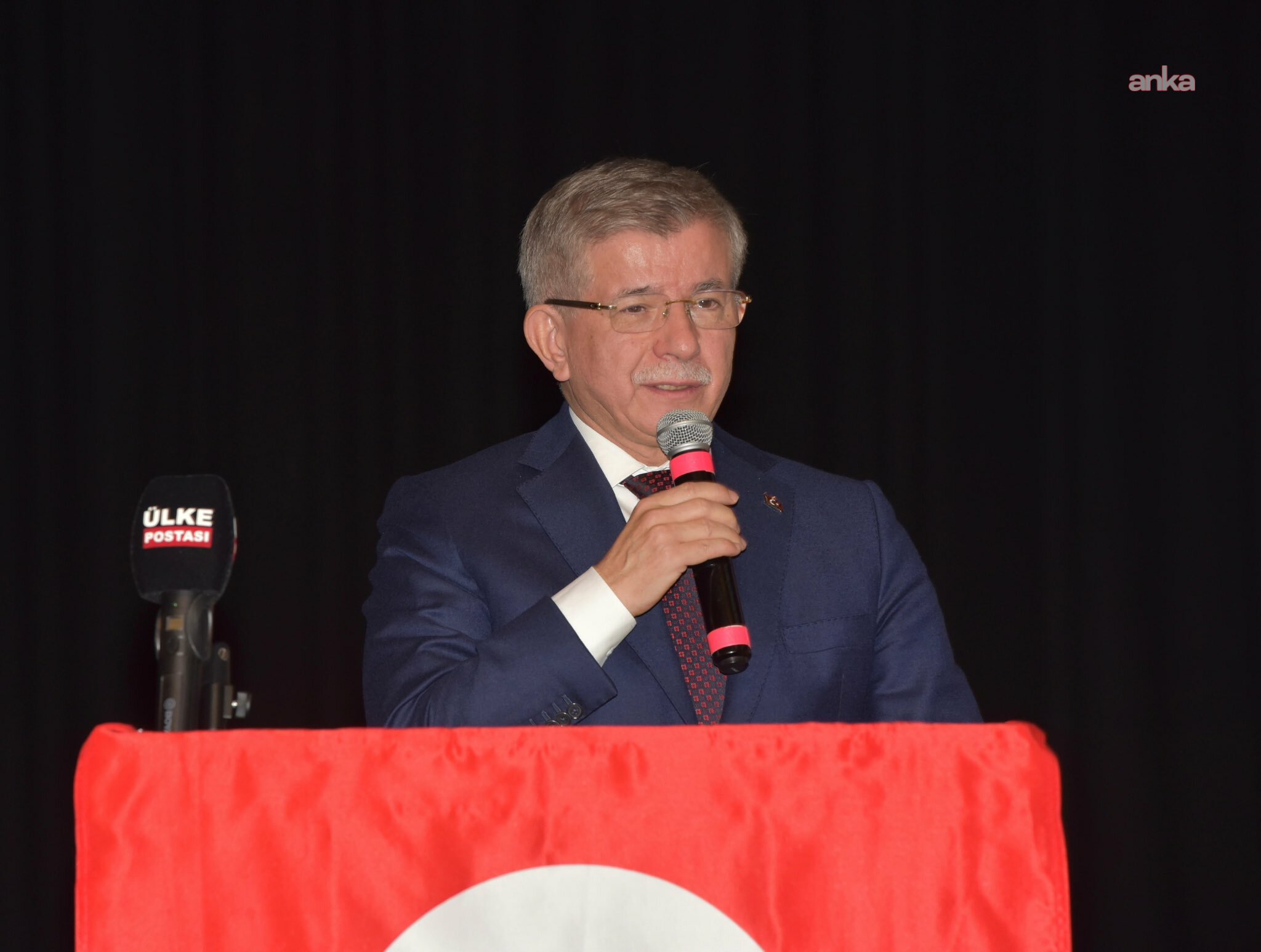 Ahmet Davutoğlu: Yolsuzlukla mücadele kapsamında "özel yetkili ihtisas mahkemeleri" kurulmalı
