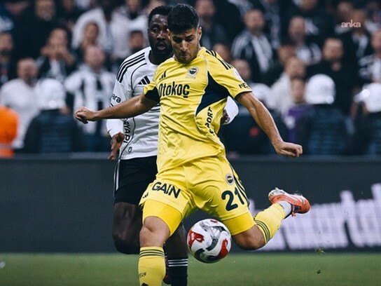 "Kırmızı kartlı" derbinin galibi Fenerbahçe... Fenerbahçe, ev sahibi Beşiktaş'ı 3-2 mağlup etti