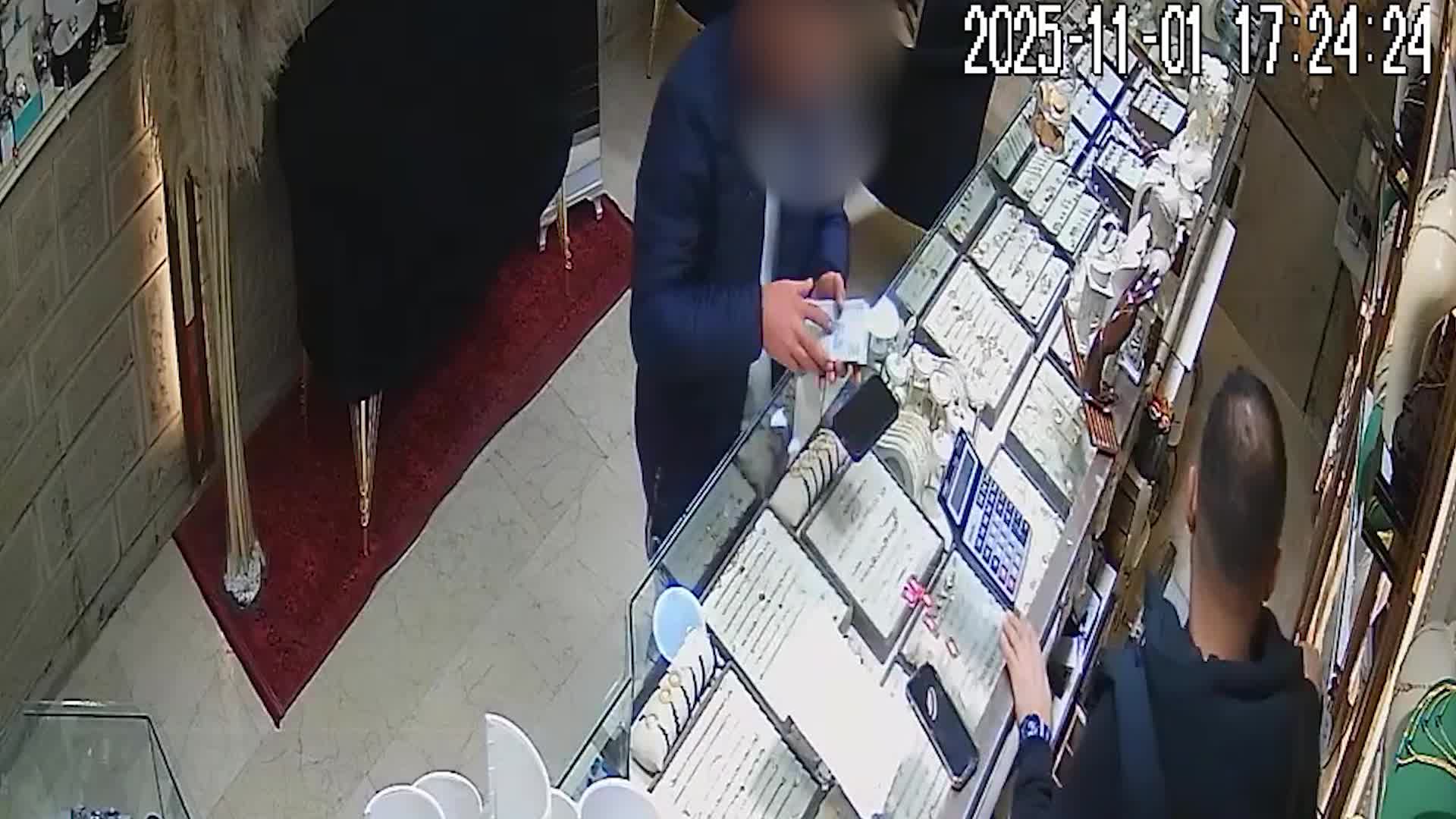 Iğdır'da "sahte altın" operasyonu... Aynı aileden 3 kişi suçüstü yakalandı