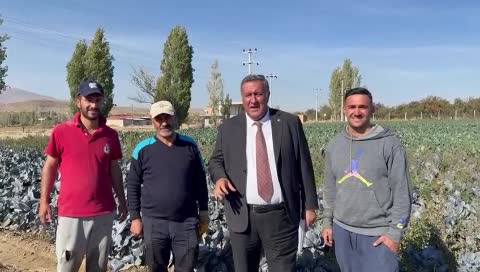 CHP'li Gürer'in dinlediği çiftçi sigorta yaptırmadığını belirterek: "Dolu da vurabilir, sel de olabilir ama maliyetini karşılamadığı için kimse uğraşmıyor"