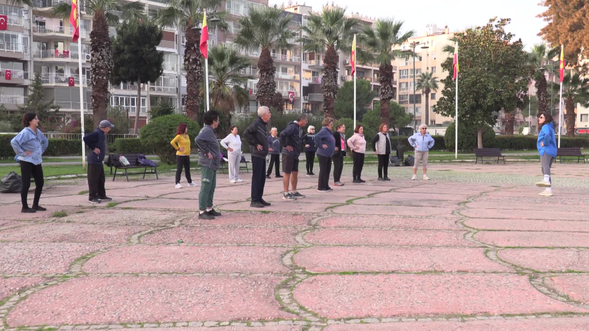 Konak’ta açık havada spor keyfi devam ediyor