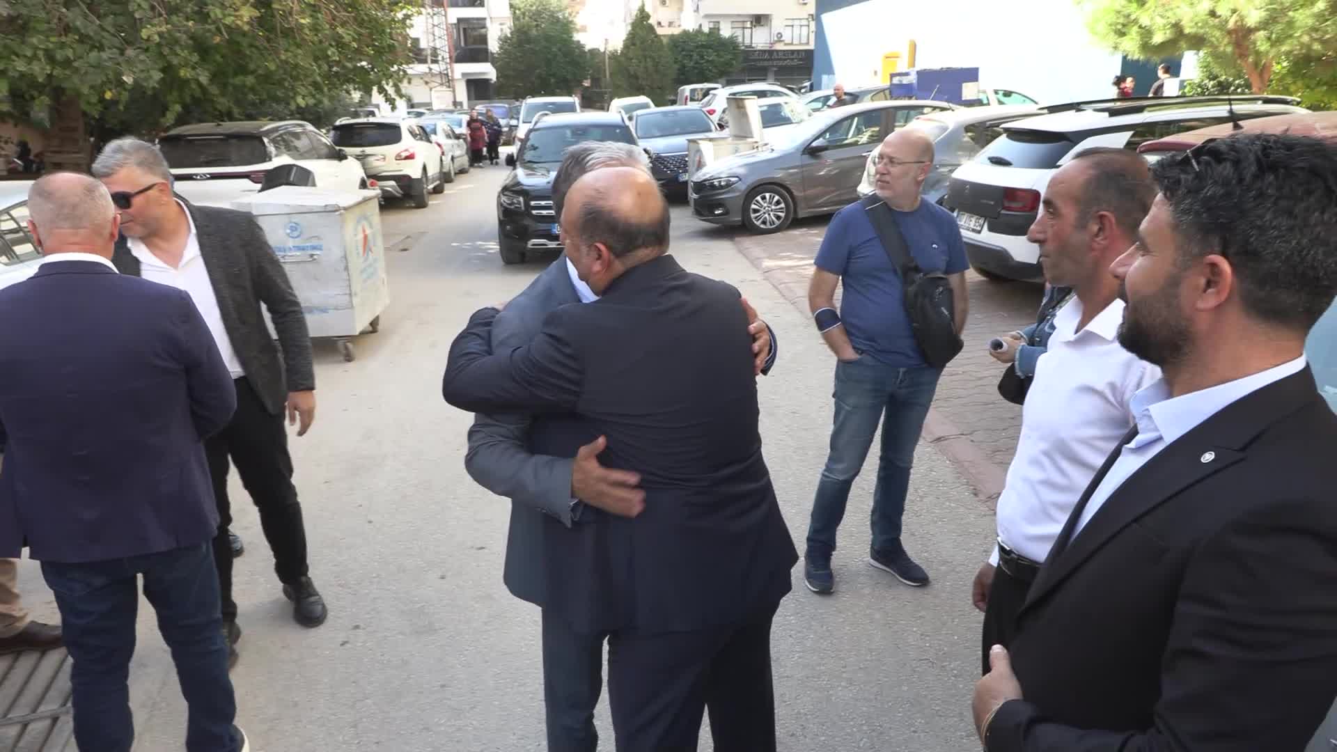 Muratpaşa Belediye Başkanı Uysal, yöre dernekleriyle bir araya geldi