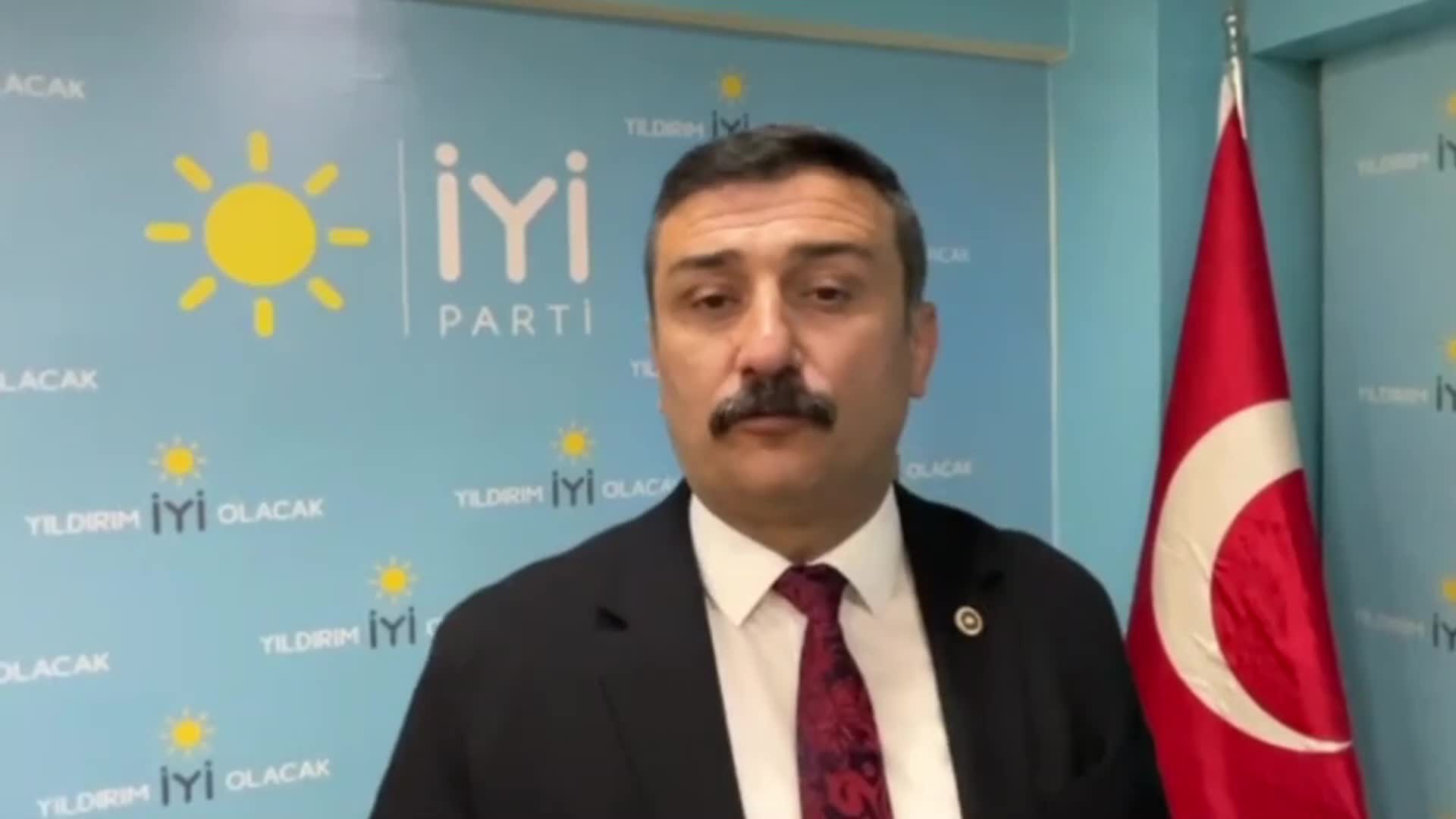 İYİ Partili Türkoğlu: "Emeklinin pazarda çürük domates seçtiği bir ülkede siz hala 'Enflasyon kontrol altında' diyorsanız bu milletle alay ediyorsunuz"