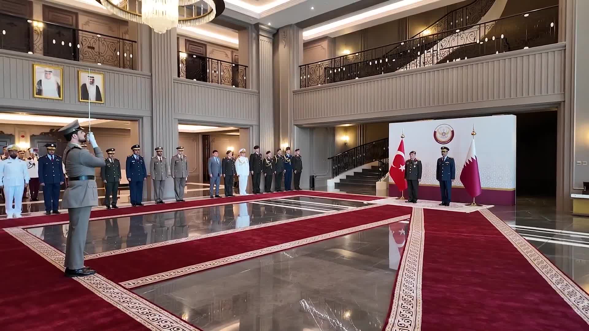Genelkurmay Başkanı Orgeneral Bayraktaroğlu, Katar'da çeşitli temaslarda bulundu