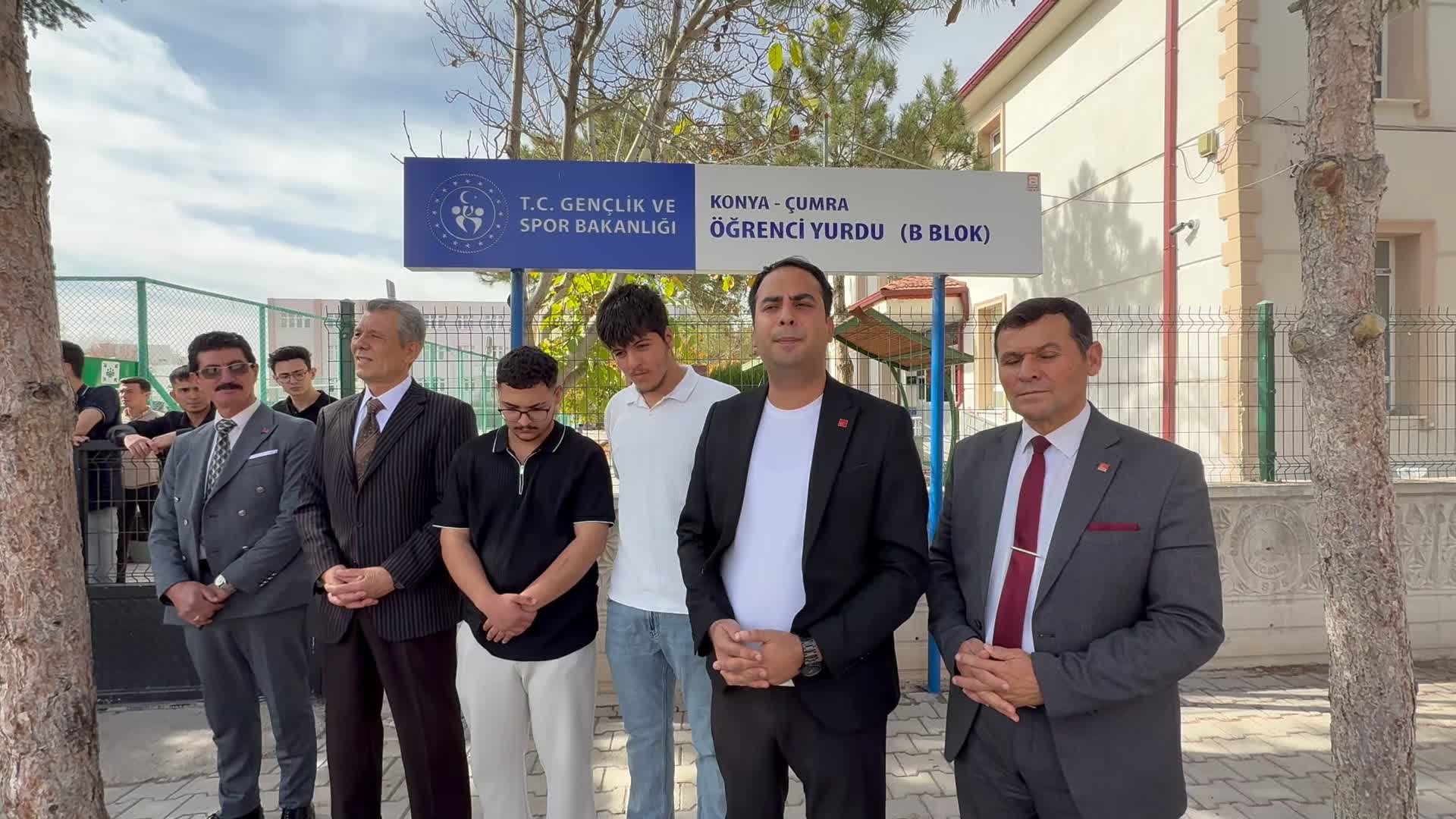 Kız öğrenci yurdunun kapatılmasına tepki: “Bir anda, pazar sabahı yurdun kapısının önüne konulduk"