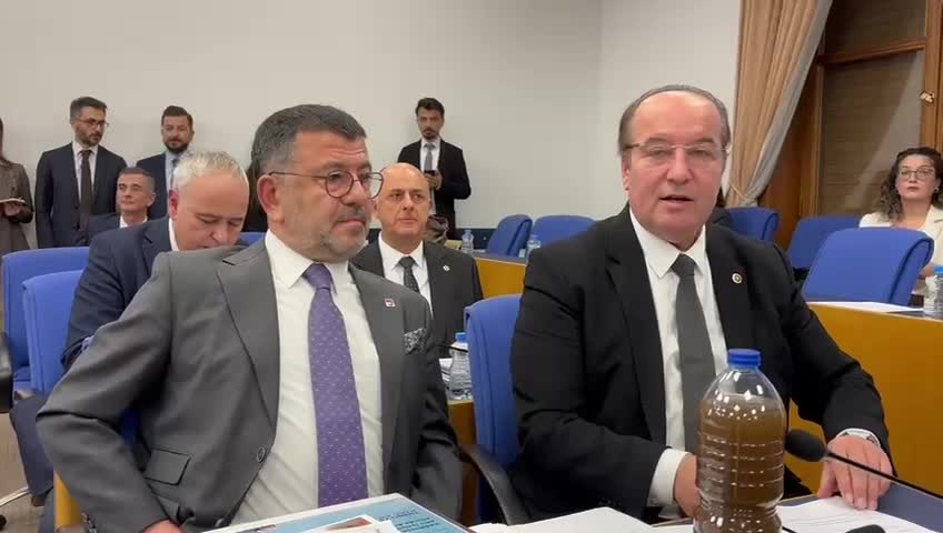 2026 bütçesi Plan ve Bütçe Komisyonu'nda... Veli Ağbaba'dan iktidara: "Ne oldu ileri demokrasi... Gazeteci cezaevinde. İş insanları, TÜSİAD Başkanı sorgusuz, sualsiz kelepçeli ile ifadeye çağrılıyor"