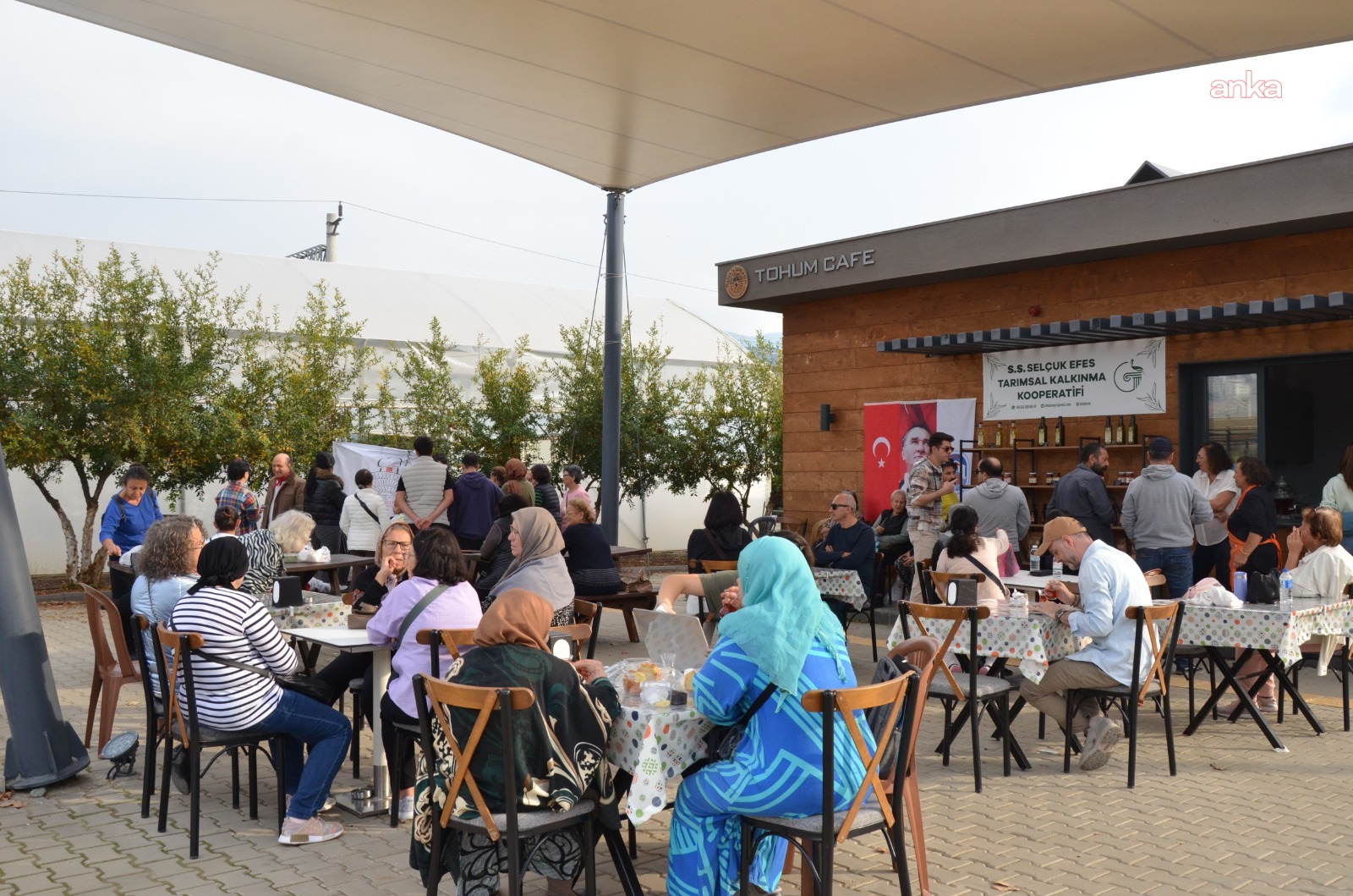Selçuk’ta Üretici Pazarı hem üreticiyi hem tüketiciyi mutlu ediyor
