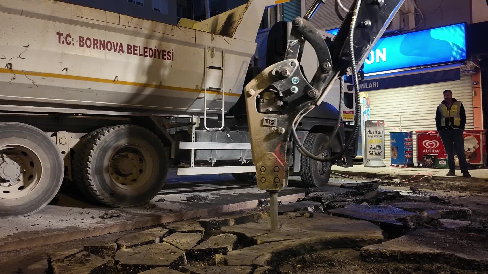 Bornova’da gece mesaisi