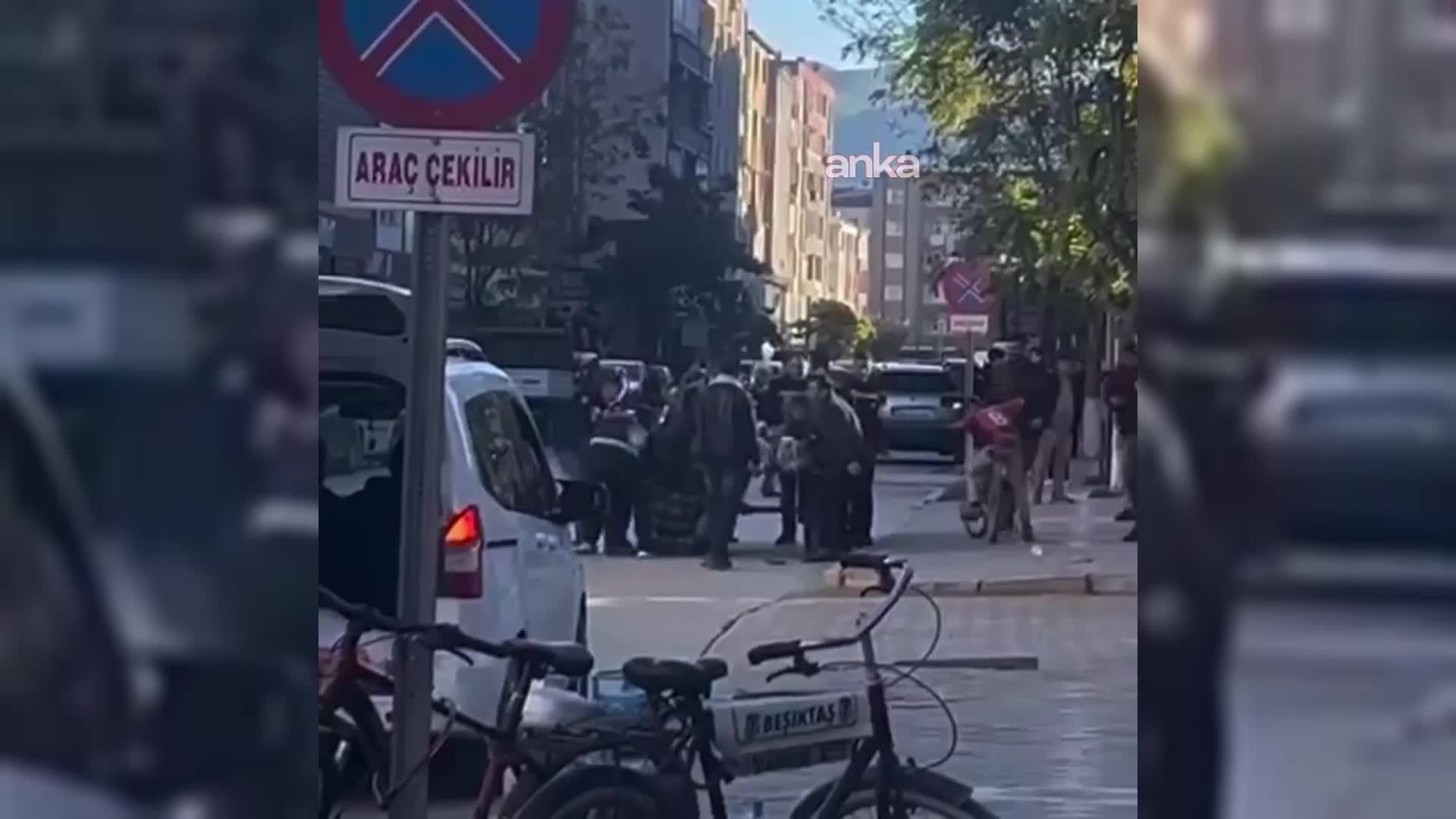 Iğdır'da zabıta, direnen seyyar satıcıyı arabasıyla birlikte belediyeye götürdü