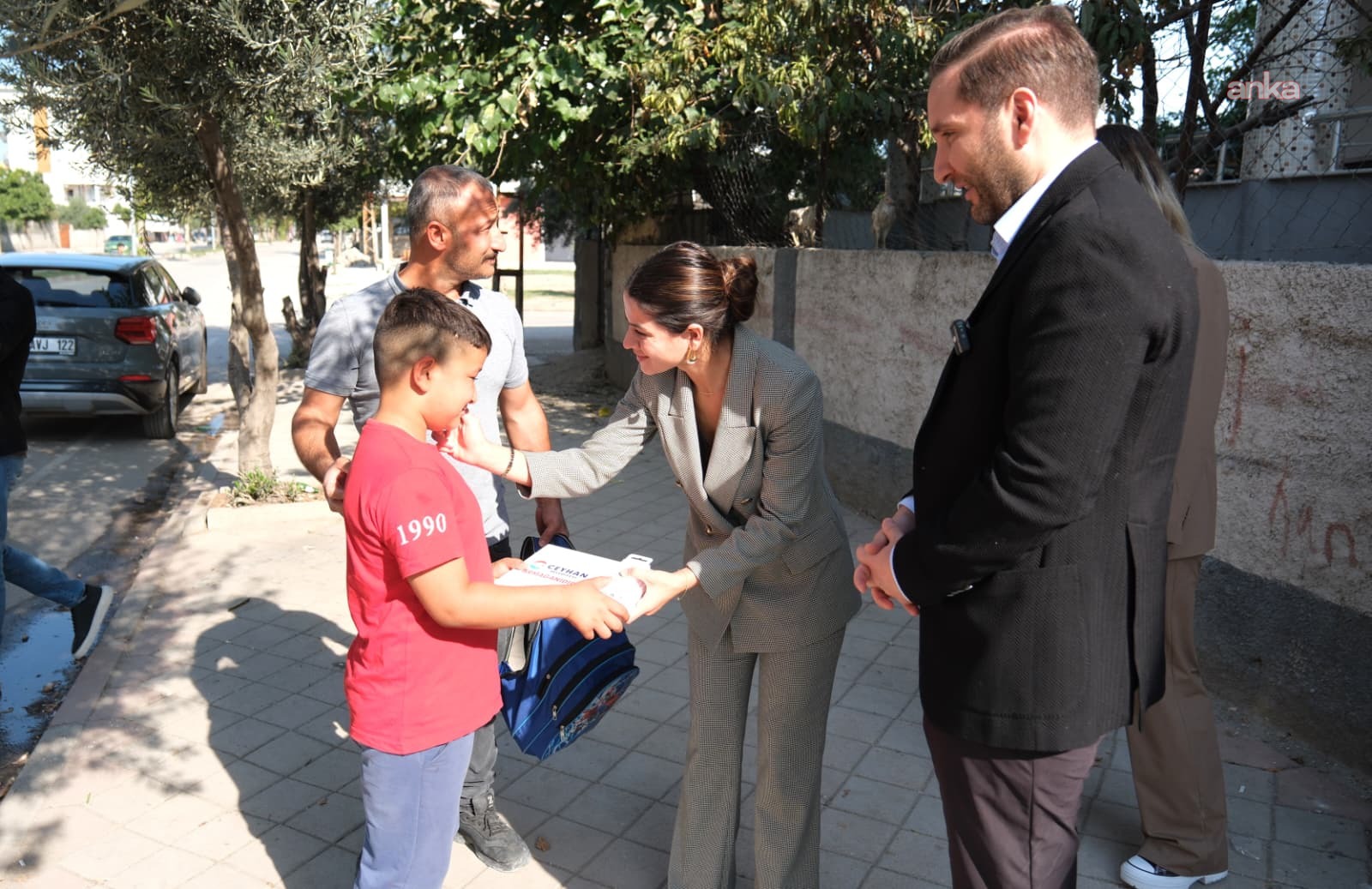 Ceyhan Belediyesi, 230 özel çocuğa tablet hediye etti