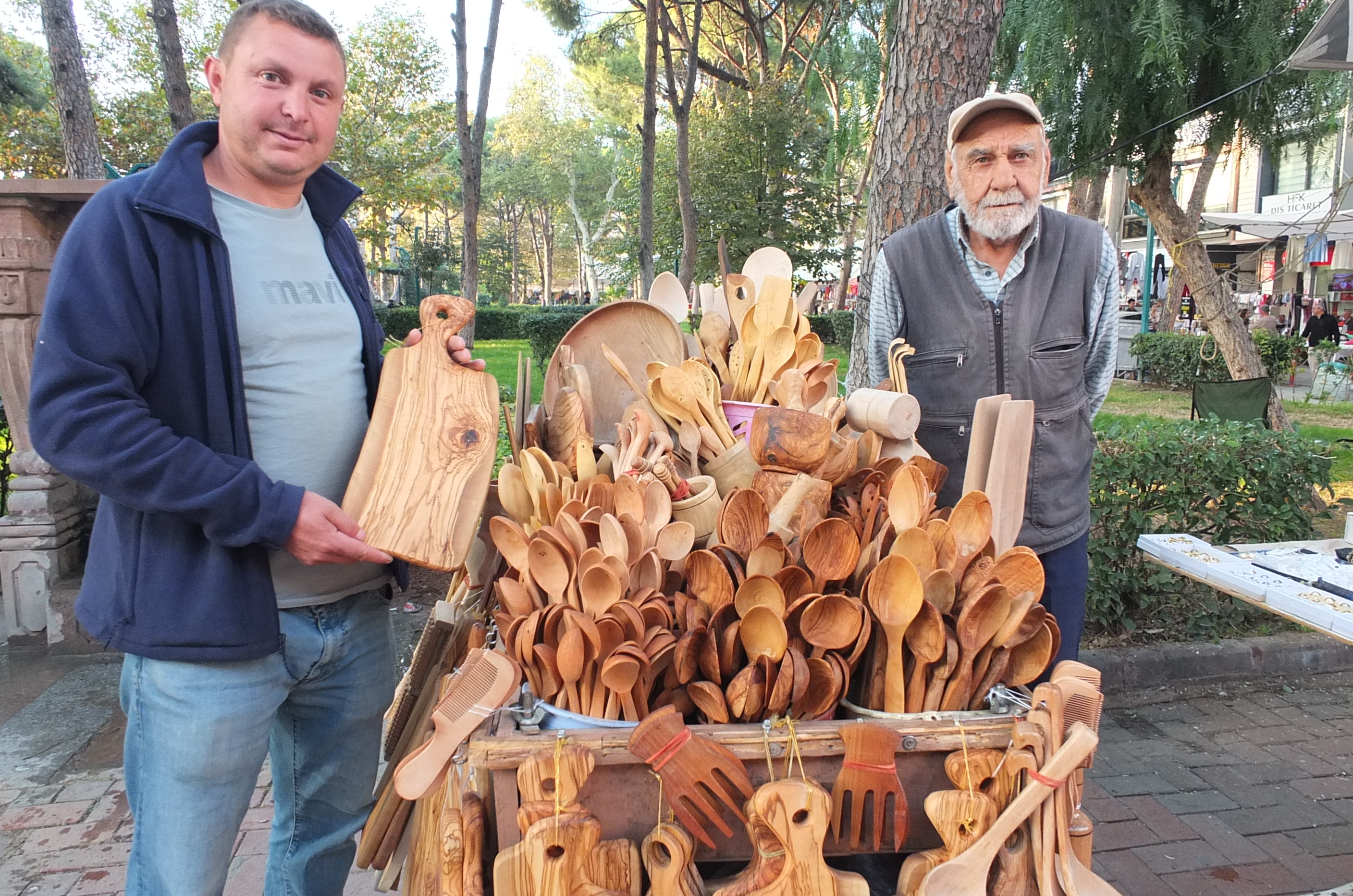 Zeytin dalları gelir kapısı oldu...