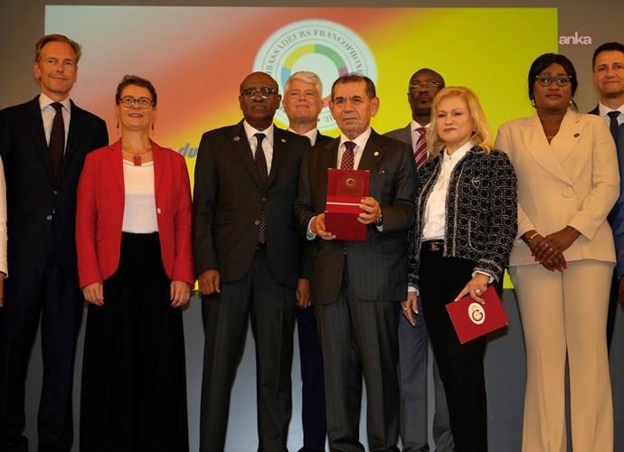 Galatasaray Başkanı Özbek'e 2025 Yılının Frankofon Kişiliği Ödülü verildi