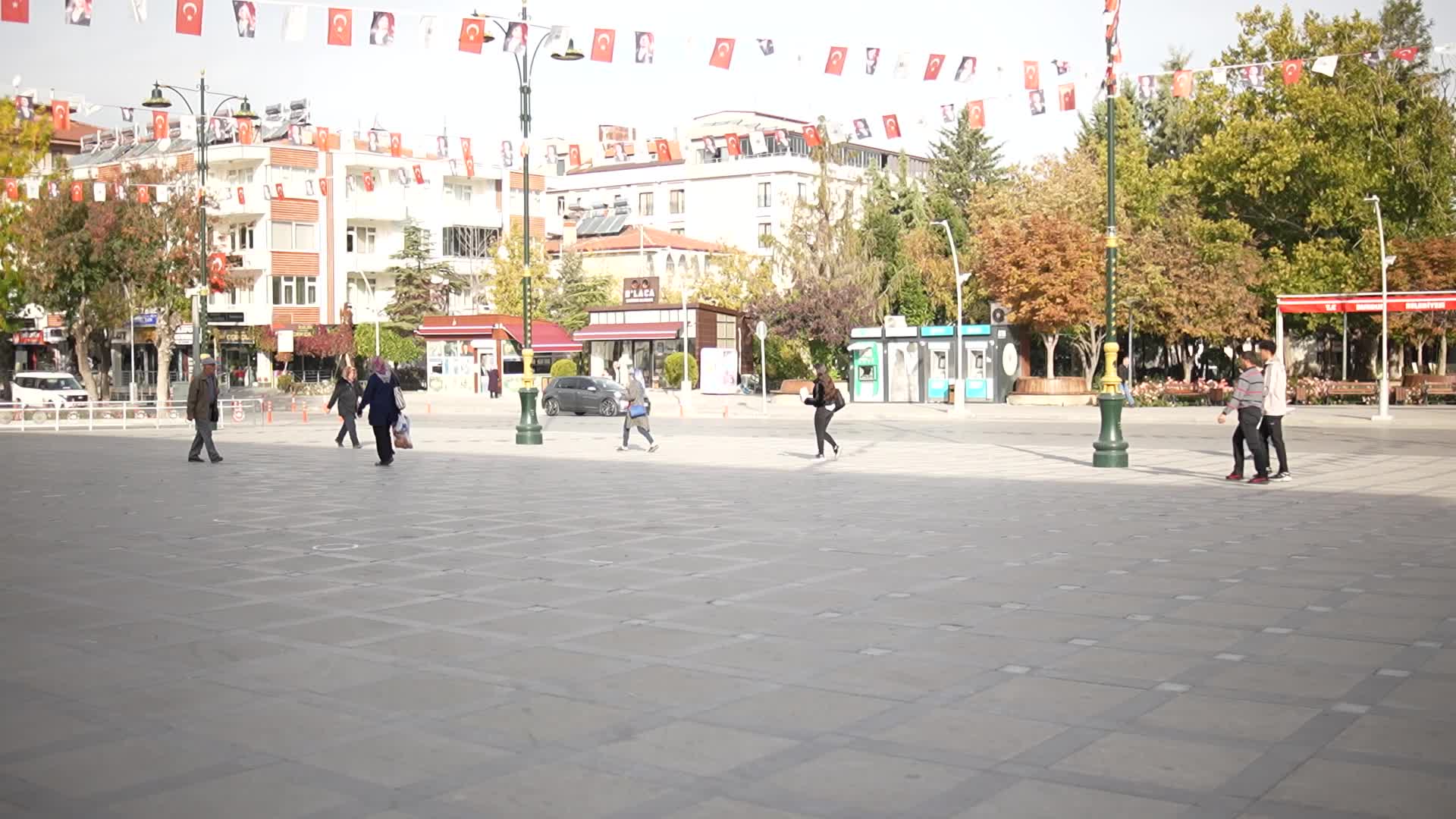 Burdur Belediyesi'nden Cumhuriyet Meydanı’nda ücretsiz Wi-Fi hizmeti