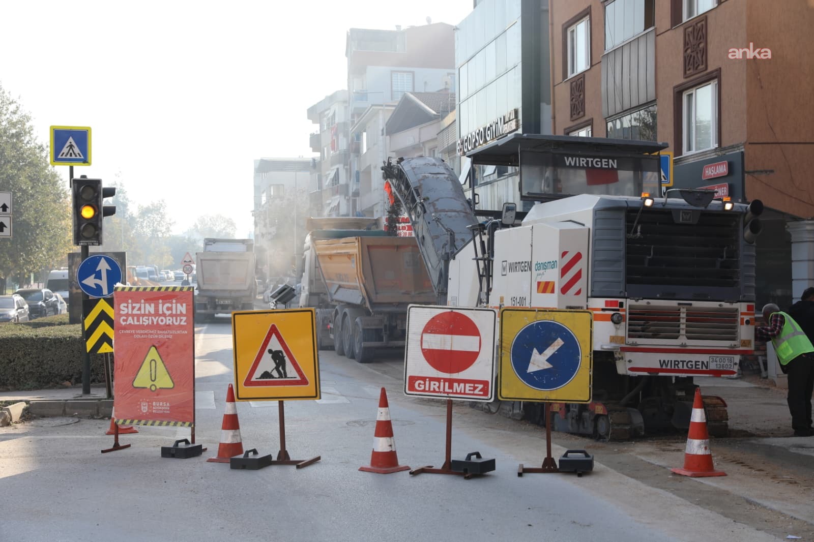 Bursa Büyükşehir Belediyesi, İhsaniye Mahallesi'nde asfaltlama işlemlerine başladı