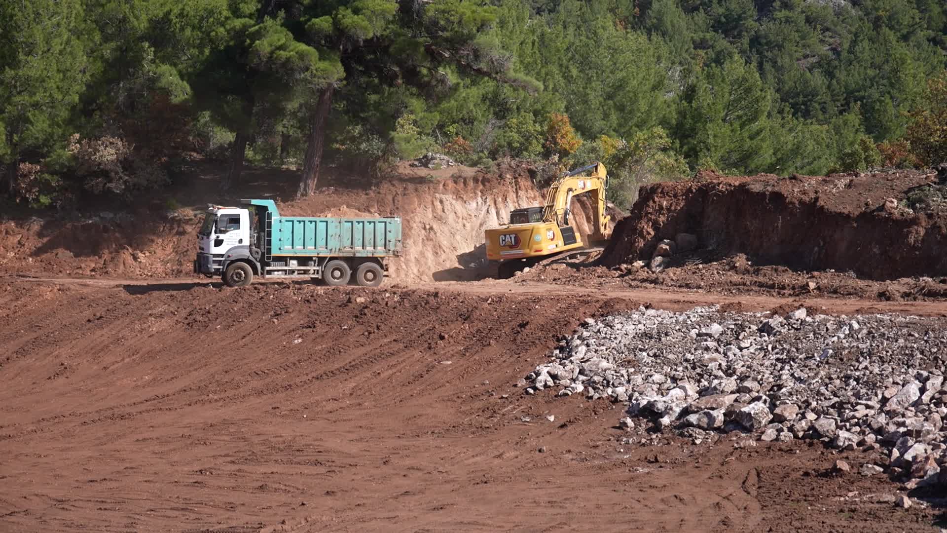 Manisa Büyükşehir Belediyesi’nden Gördes’e 35 bin metreküplük tarımsal sulama göleti