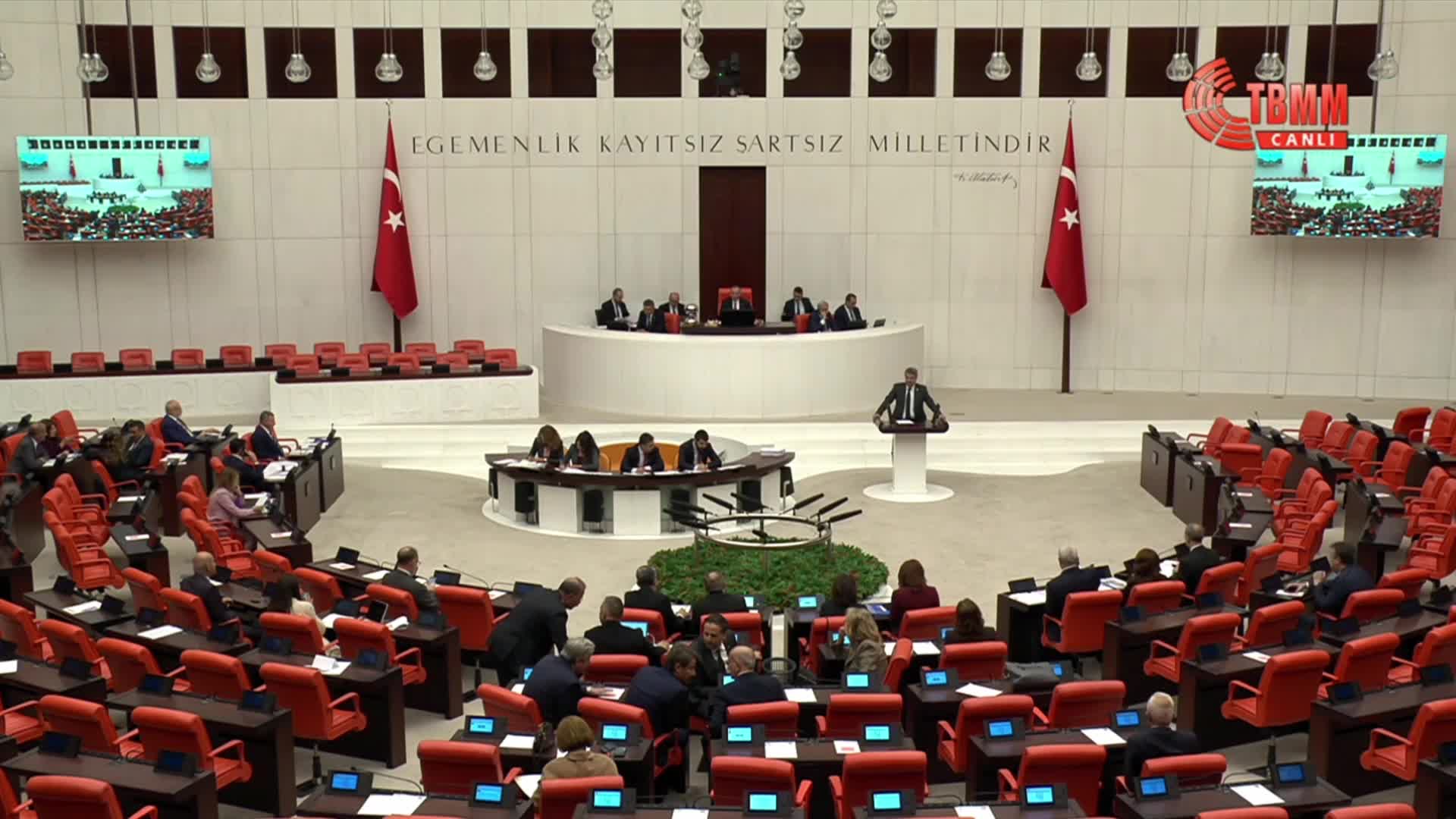 TBMM Genel Kurulu... Ekmen: Gençlerden ülkeyi terk edebilenler ediyor, edemeyenler de üç harfli marketlerde kasiyerlik yapıyor