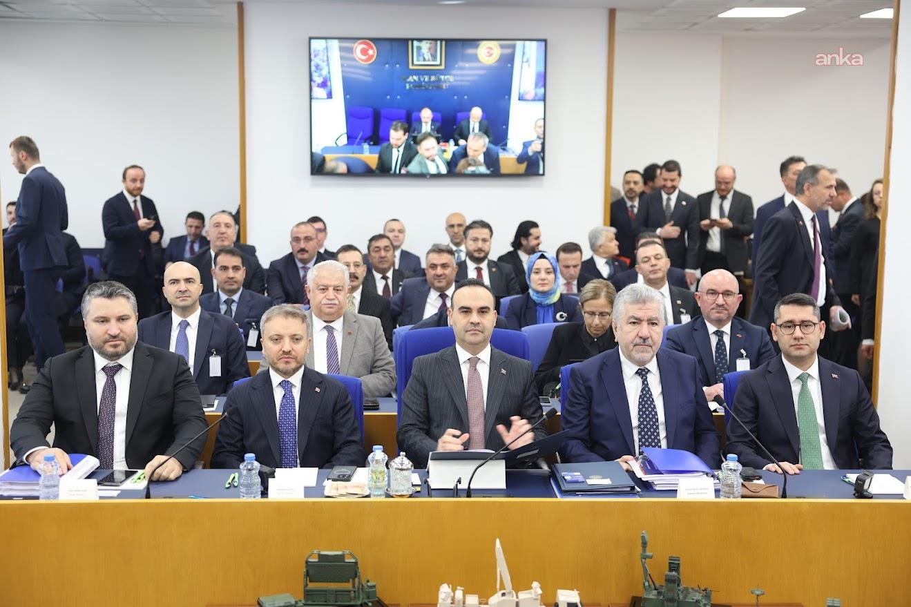 2026 yılı bütçesi Plan ve Bütçe Komisyonu'nda...  Bakan Kacır: Türkiye hazır giyim ve tekstilde dünyanın en önemli üreticileri arasında. Bu sektörleri gözden çıkarmamız asla söz konusu değil