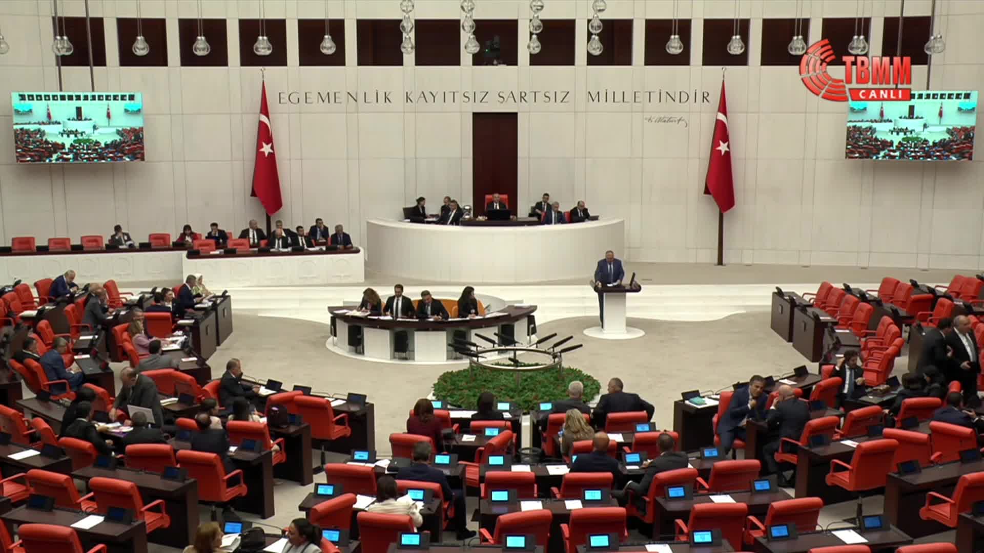 TBMM Genel Kurulu... Çalışkan: Ülkenin bütün sorunları bitti, biz bu vakıflardan keseceğimiz payı görüşüyoruz