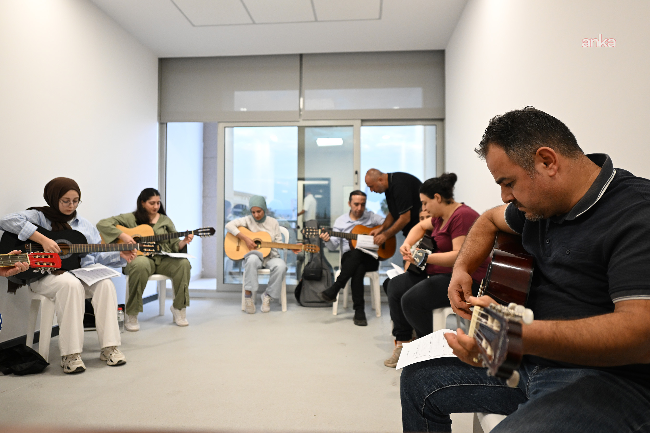 Mersin Büyükşehir Belediyesi'nin enstrüman kurslarına yoğun ilgi