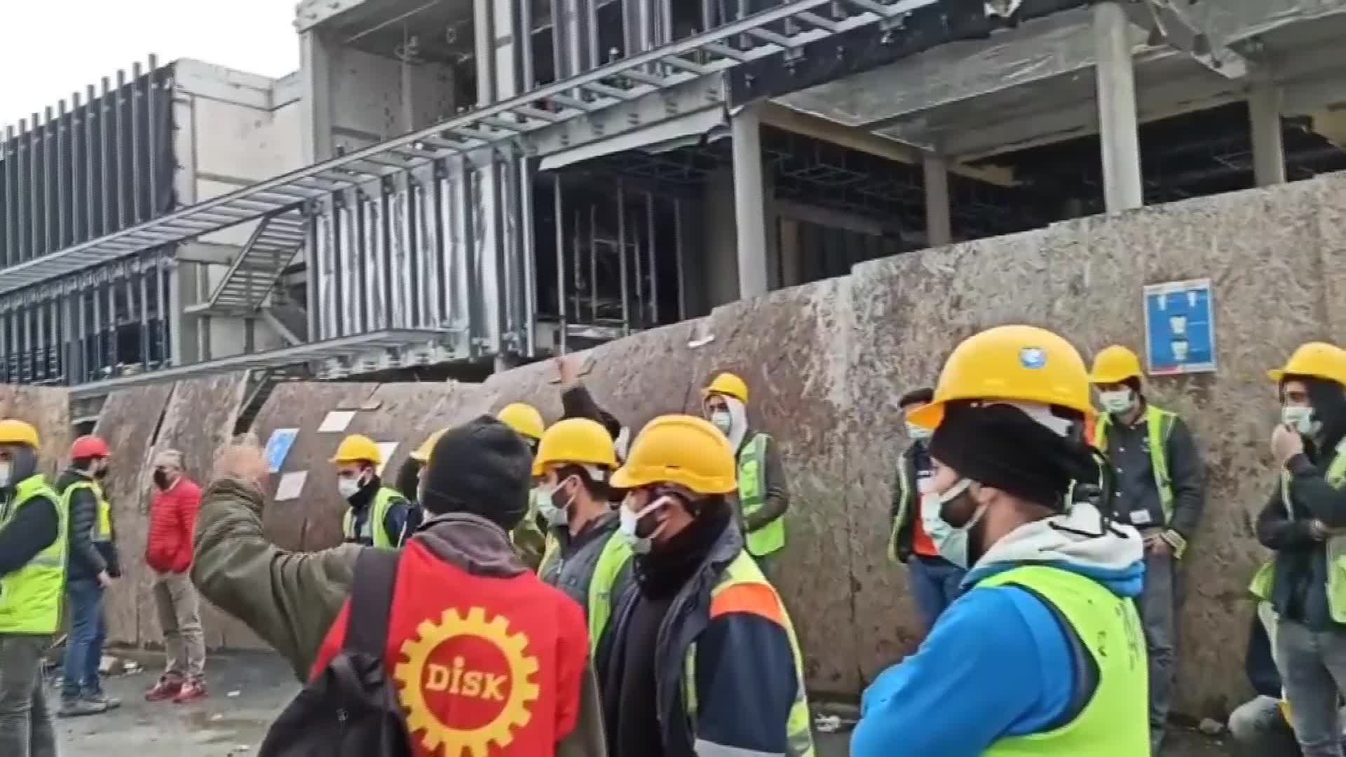 MAAŞLARI YATIRILMAYAN GALATAPORT İŞÇİLERİNDEN İŞ BIRAKMA EYLEMİ