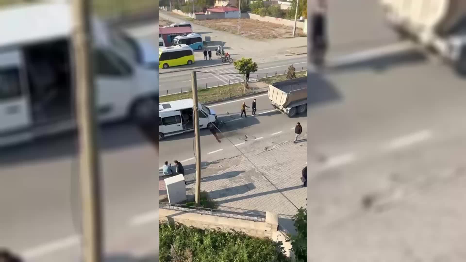 Iğdır'da polisleri taşıyan minibüs kaza yaptı: 7 yaralı