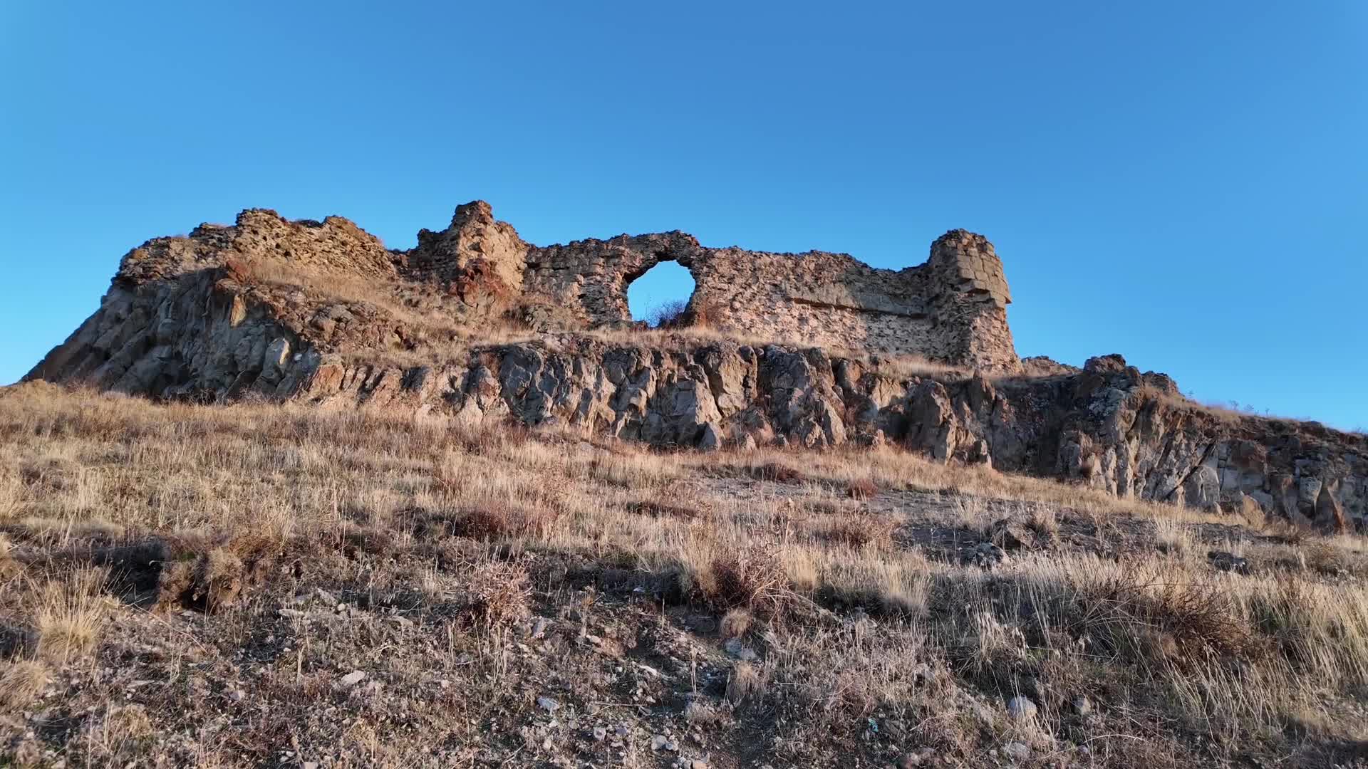 Yozgat’taki Behramşah Kalesi ve eteklerindeki türbelerin restore edilmesi isteniyor