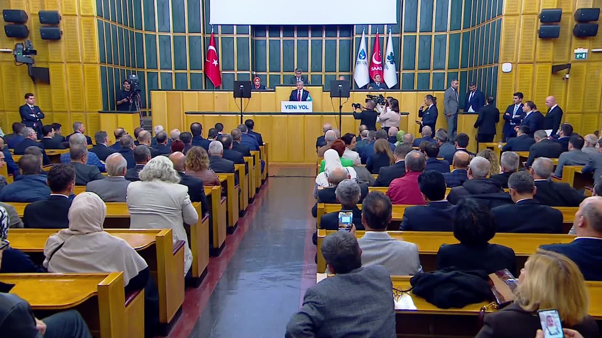 Yeni Yol Grup Toplantısı... Ahmet Davutoğlu: "Yangın mahallinde koltuk kavgası yapılmaz, önce yangın söndürülür"