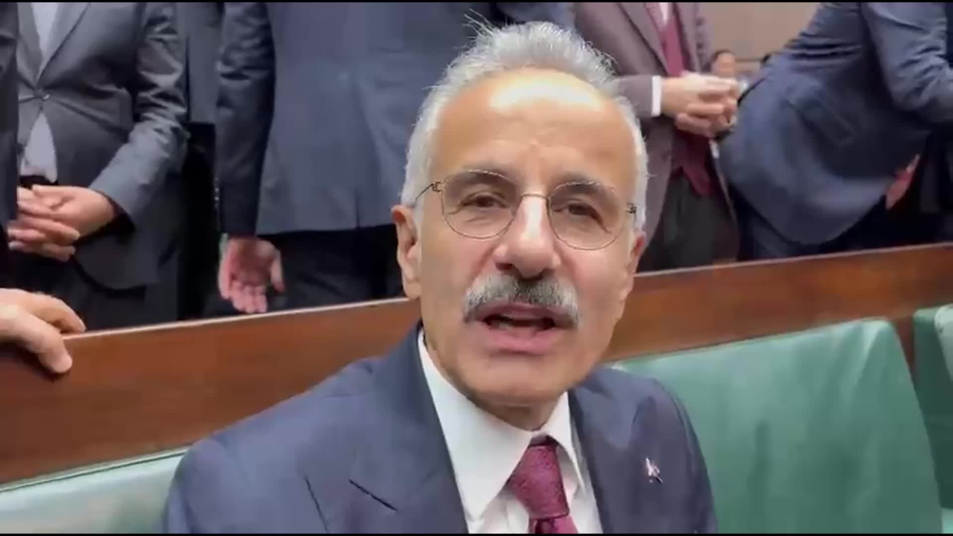 Bakan Uraloğlu, Gebze'de çöken binaya ilişkin konuştu: "Metro inşaatı biteli iki yıl oldu ve şu anda metroda hiçbir deformasyon yok"